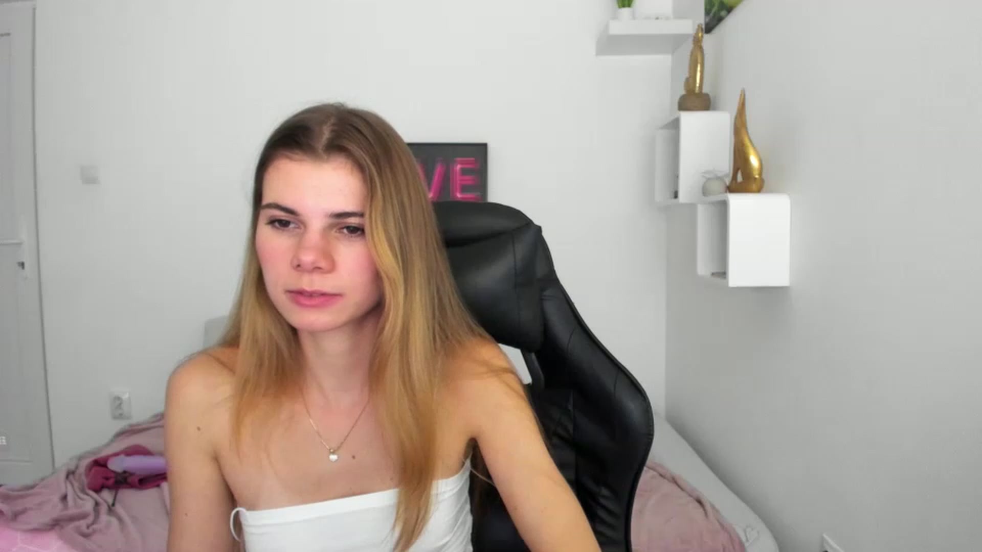 Gallery image thumbnail from RileyReid_18's myfreecams stream on, 12/08/2022, 20:13 image 11 of 20