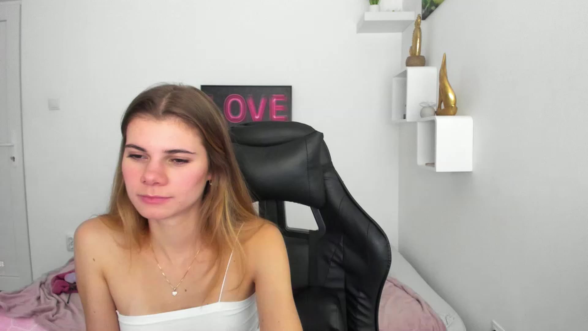 Gallery image thumbnail from RileyReid_18's myfreecams stream on, 12/08/2022, 20:49 image 1 of 20