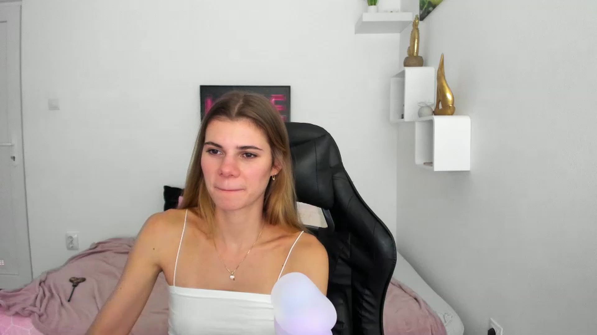 Gallery image thumbnail from RileyReid_18's myfreecams stream on, 12/08/2022, 21:47 image 20 of 20
