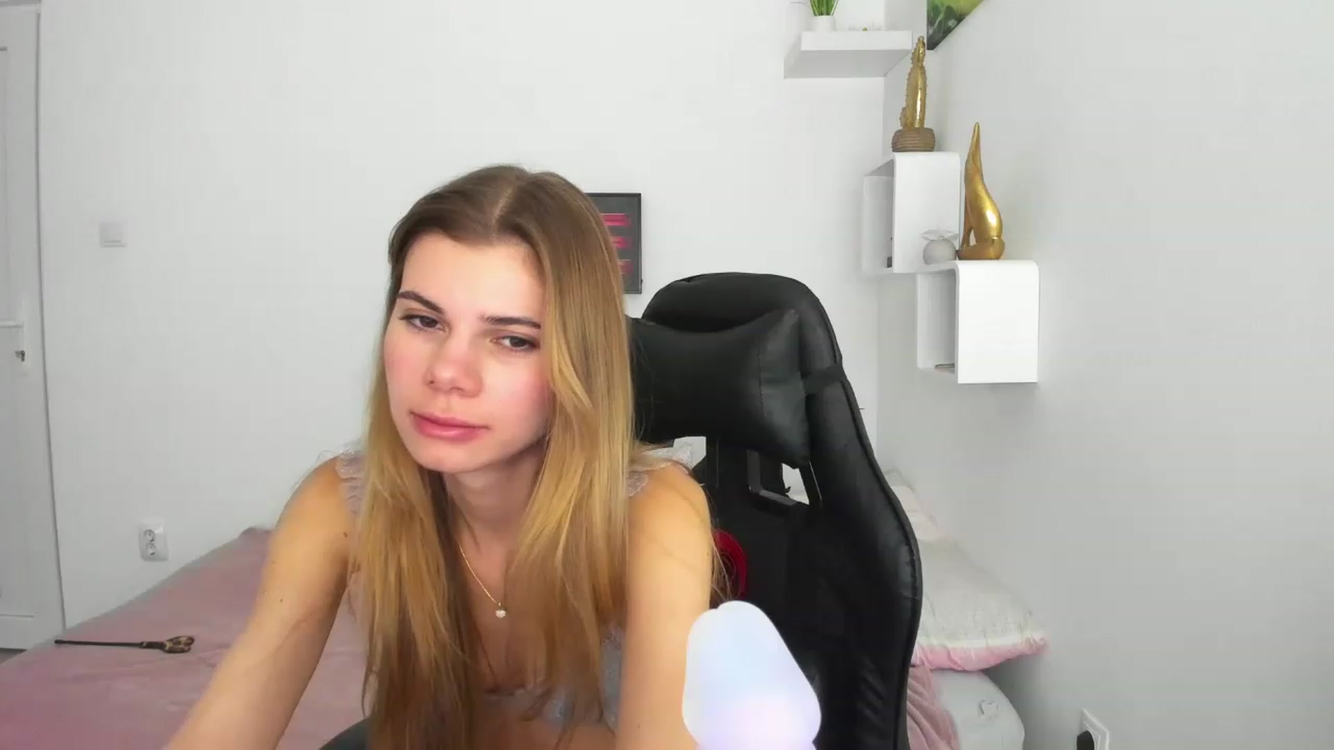 Gallery image thumbnail from RileyReid_18's myfreecams stream on, 12/10/2022, 12:56 image 15 of 20