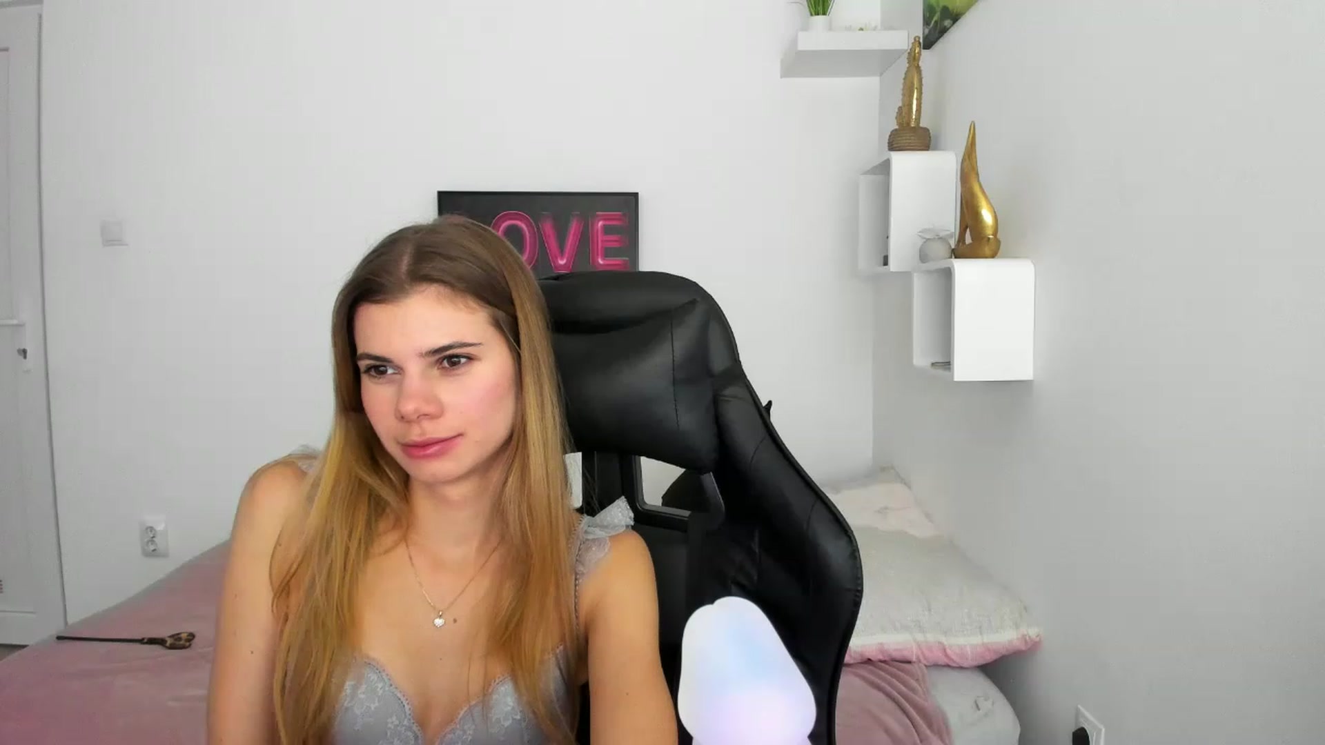 Gallery image thumbnail from RileyReid_18's myfreecams stream on, 12/10/2022, 13:44 image 14 of 20