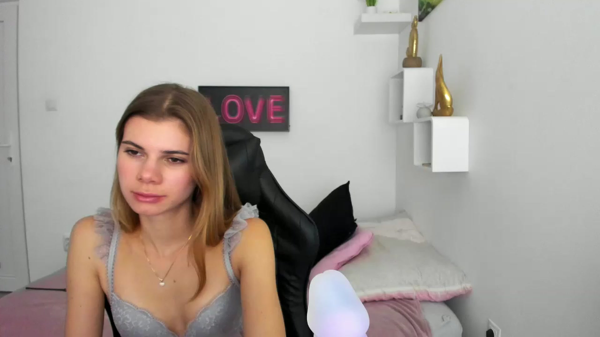 Gallery image thumbnail from RileyReid_18's myfreecams stream on, 12/10/2022, 13:44 image 20 of 20