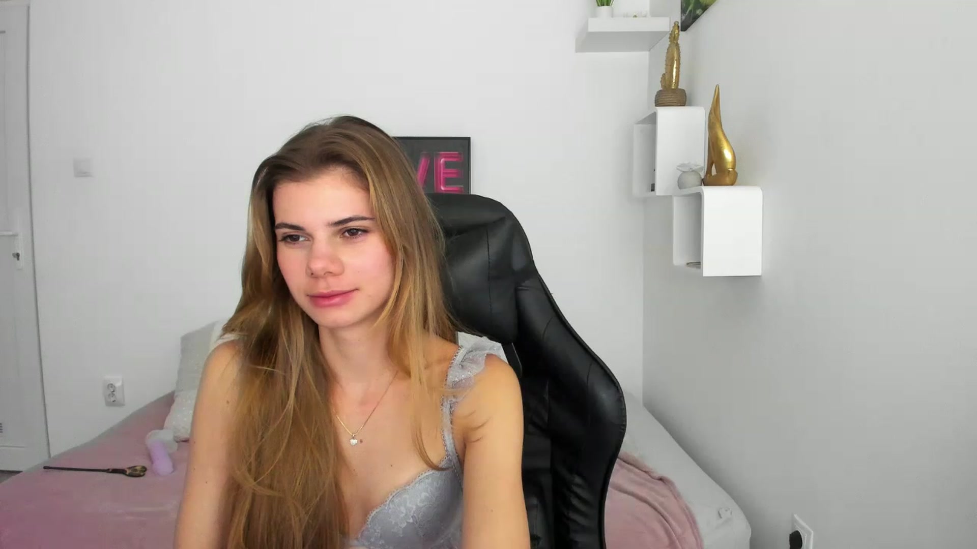 Gallery image thumbnail from RileyReid_18's myfreecams stream on, 12/10/2022, 15:23 image 14 of 20