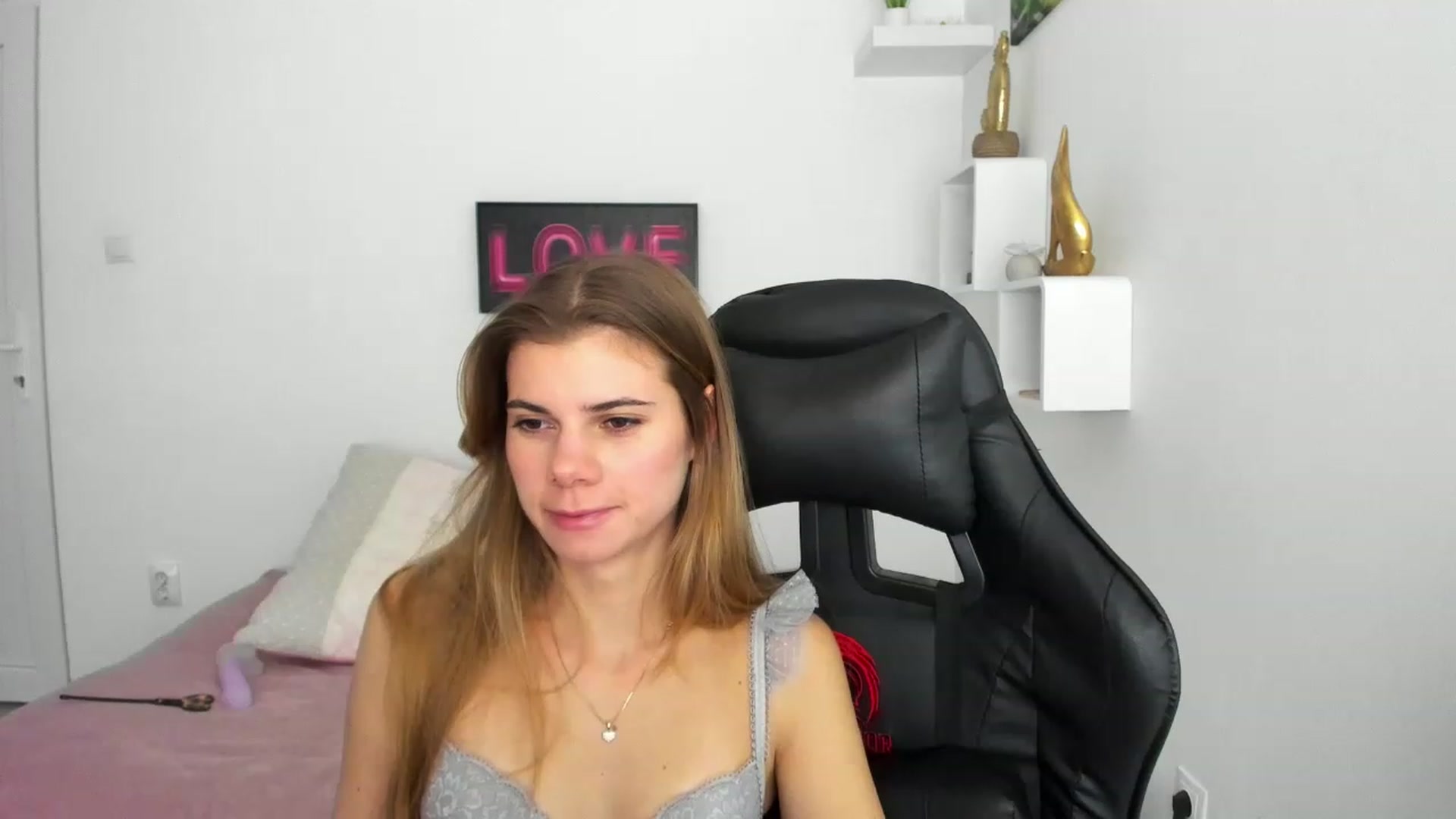 Gallery image thumbnail from RileyReid_18's myfreecams stream on, 12/10/2022, 15:23 image 19 of 20