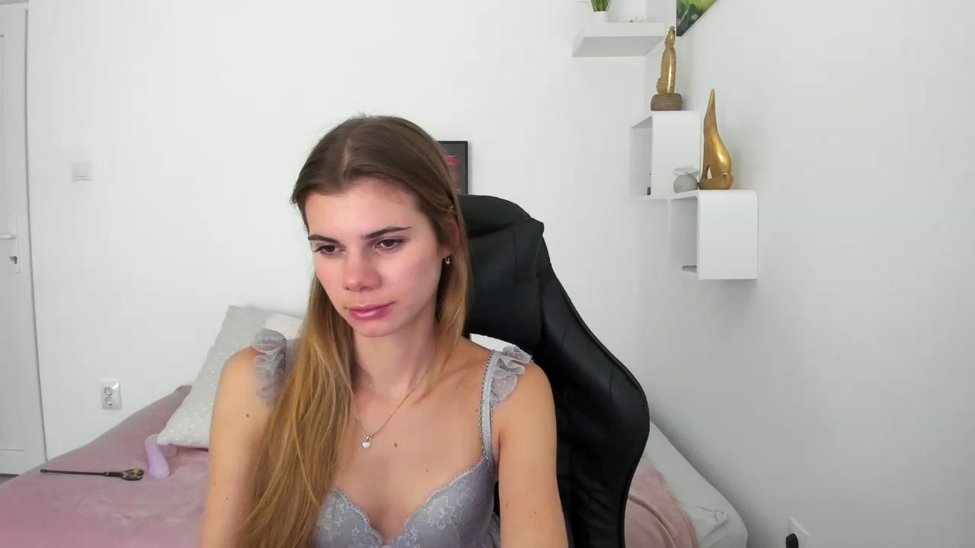Gallery image thumbnail from RileyReid_18's myfreecams stream on, 12/10/2022, 16:11 image 20 of 20