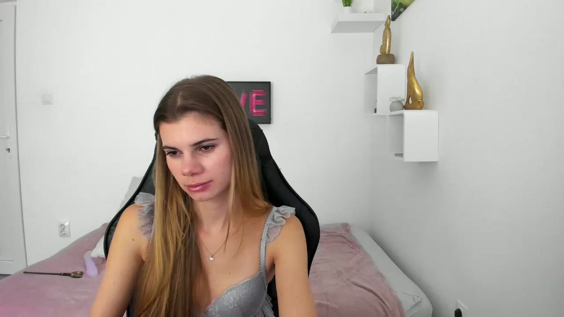 Gallery image thumbnail from RileyReid_18's myfreecams stream on, 12/10/2022, 16:11 image 4 of 20