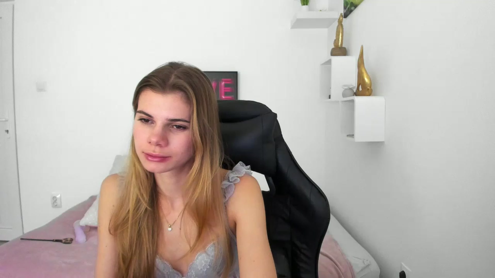 Gallery image thumbnail from RileyReid_18's myfreecams stream on, 12/10/2022, 16:52 image 4 of 20