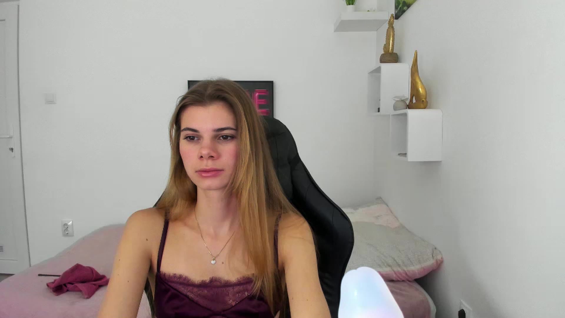 Gallery image thumbnail from RileyReid_18's myfreecams stream on, 12/11/2022, 13:16 image 3 of 20