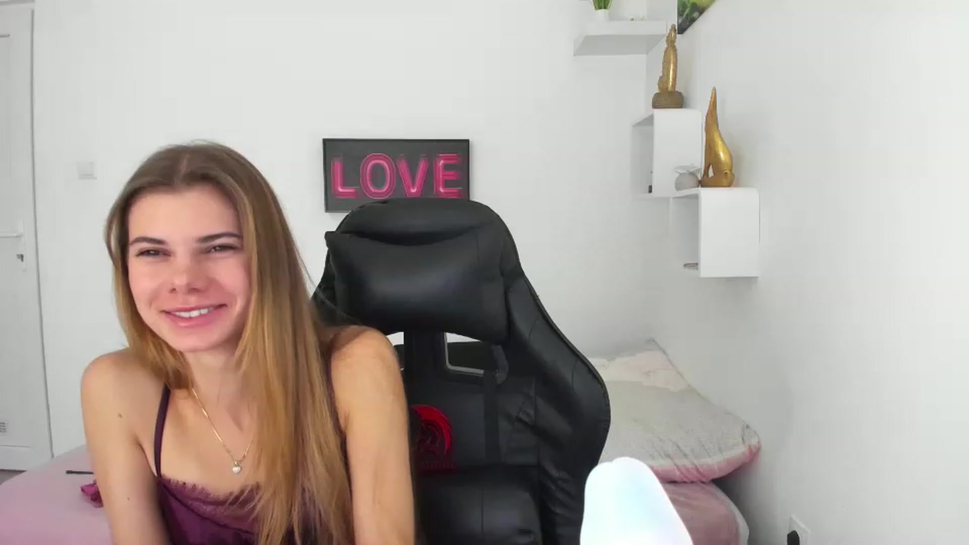 Gallery image thumbnail from RileyReid_18's myfreecams stream on, 12/11/2022, 13:16 image 14 of 20