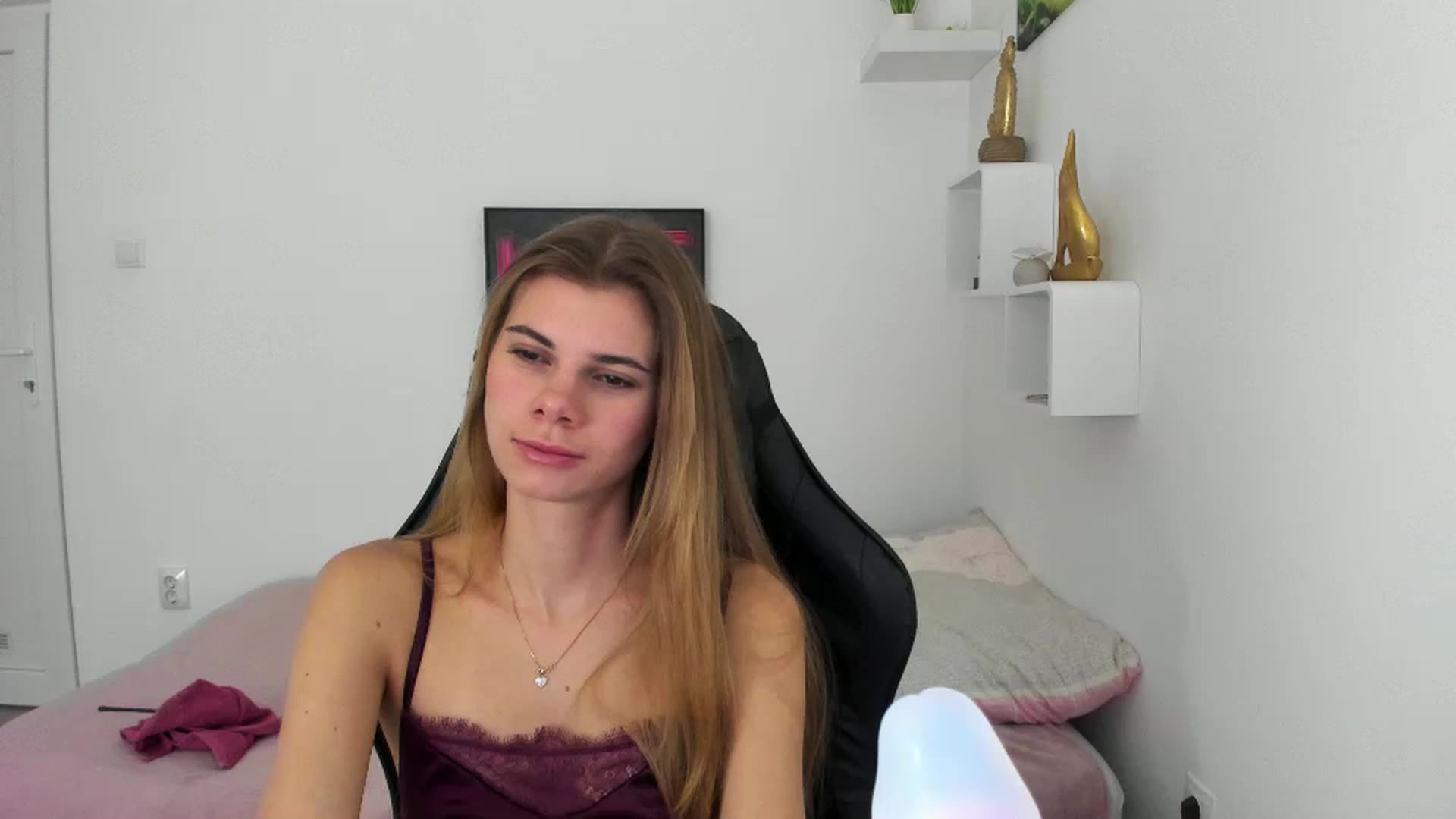 Gallery image thumbnail from RileyReid_18's myfreecams stream on, 12/11/2022, 13:16 image 4 of 20