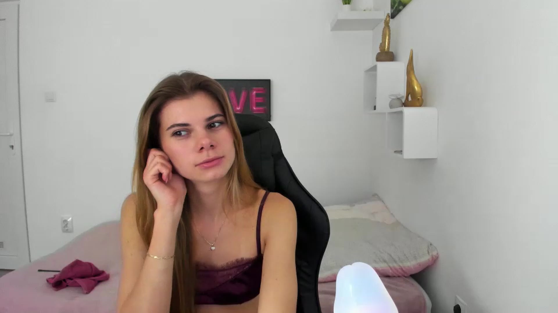 Gallery image thumbnail from RileyReid_18's myfreecams stream on, 12/11/2022, 13:16 image 20 of 20