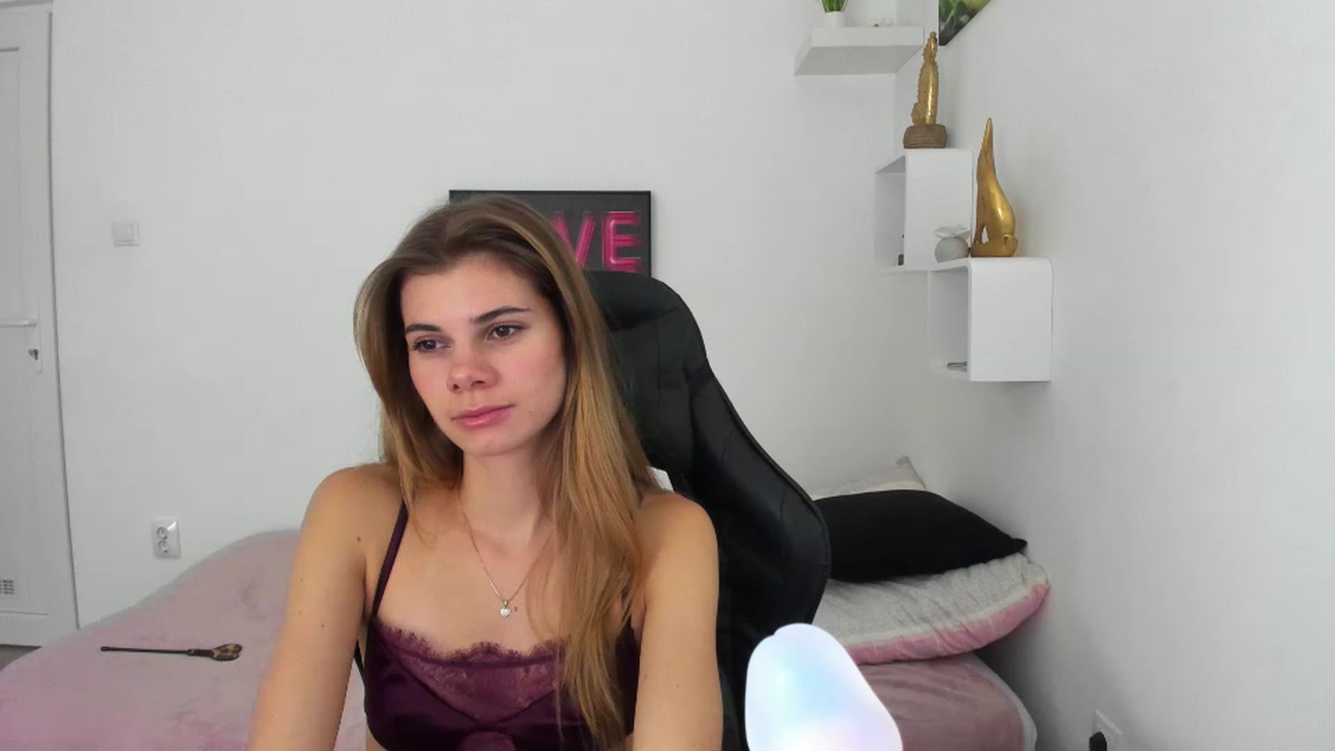 Gallery image thumbnail from RileyReid_18's myfreecams stream on, 12/11/2022, 14:48 image 3 of 20