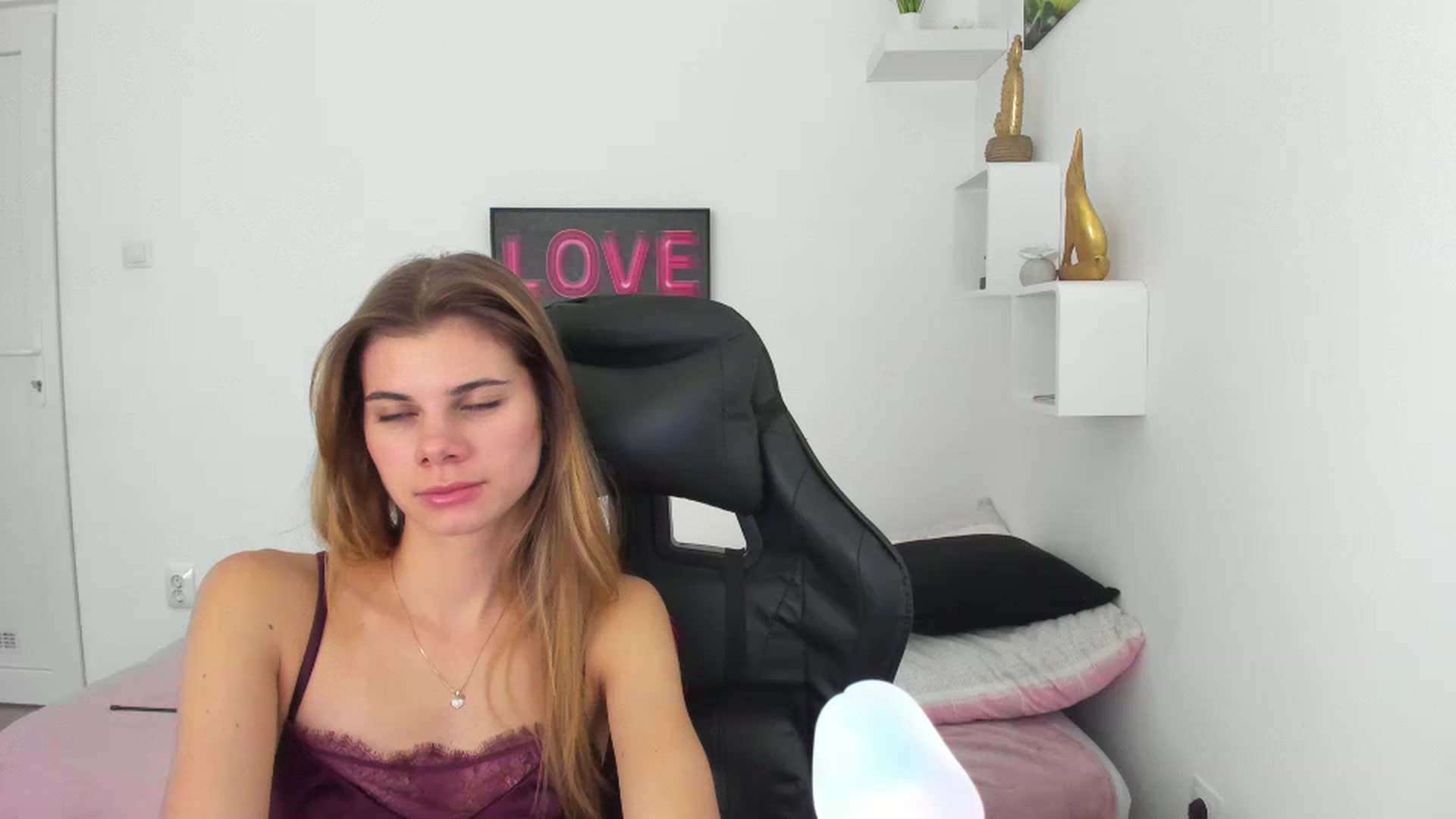 Gallery image thumbnail from RileyReid_18's myfreecams stream on, 12/11/2022, 14:48 image 2 of 20