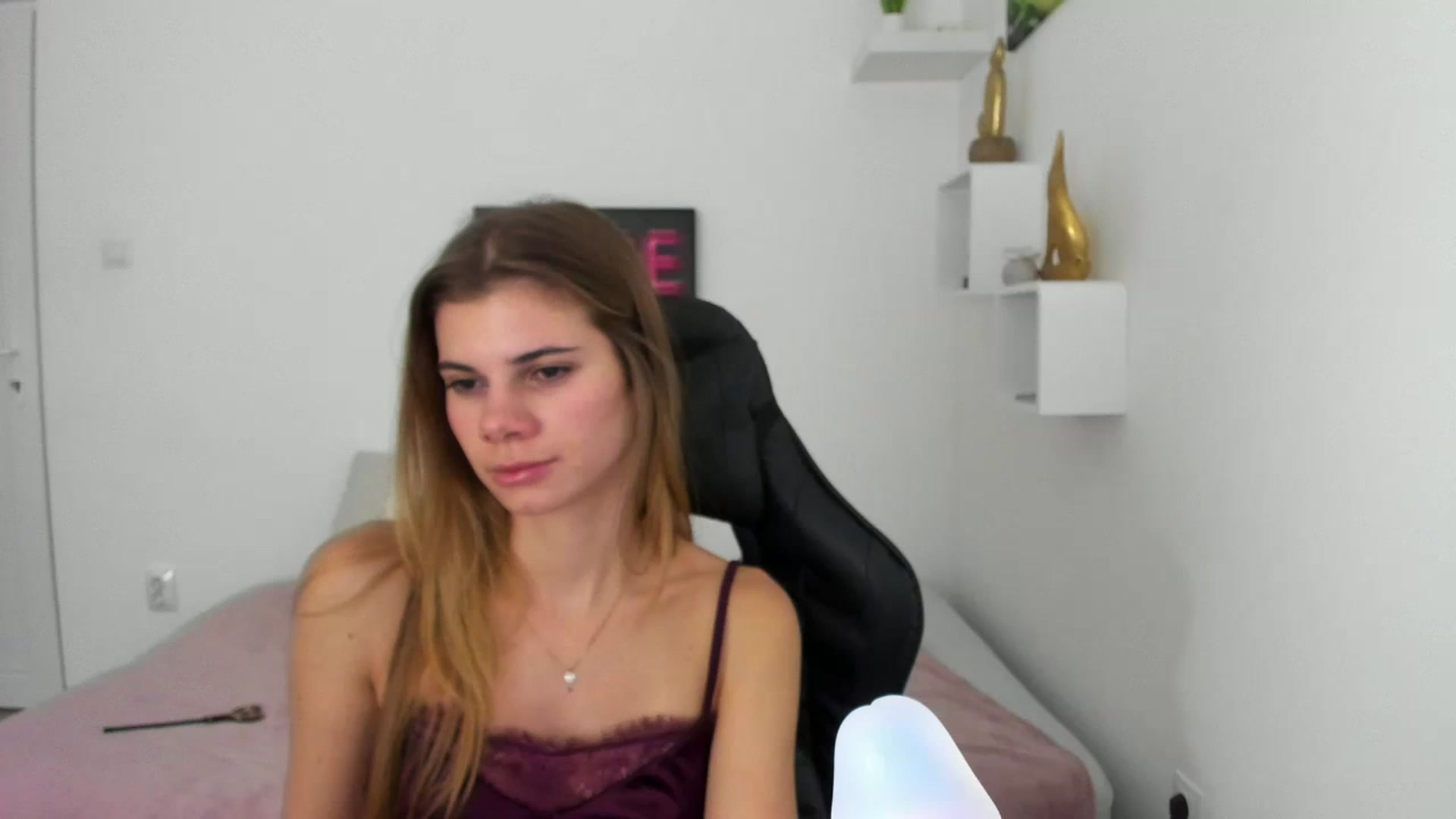 Gallery image thumbnail from RileyReid_18's myfreecams stream on, 12/11/2022, 17:54 image 14 of 20