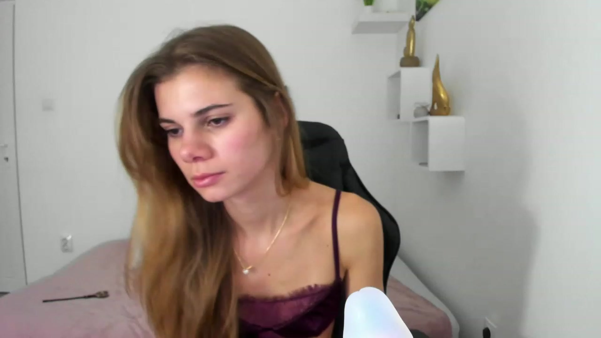 Gallery image thumbnail from RileyReid_18's myfreecams stream on, 12/11/2022, 17:54 image 9 of 20