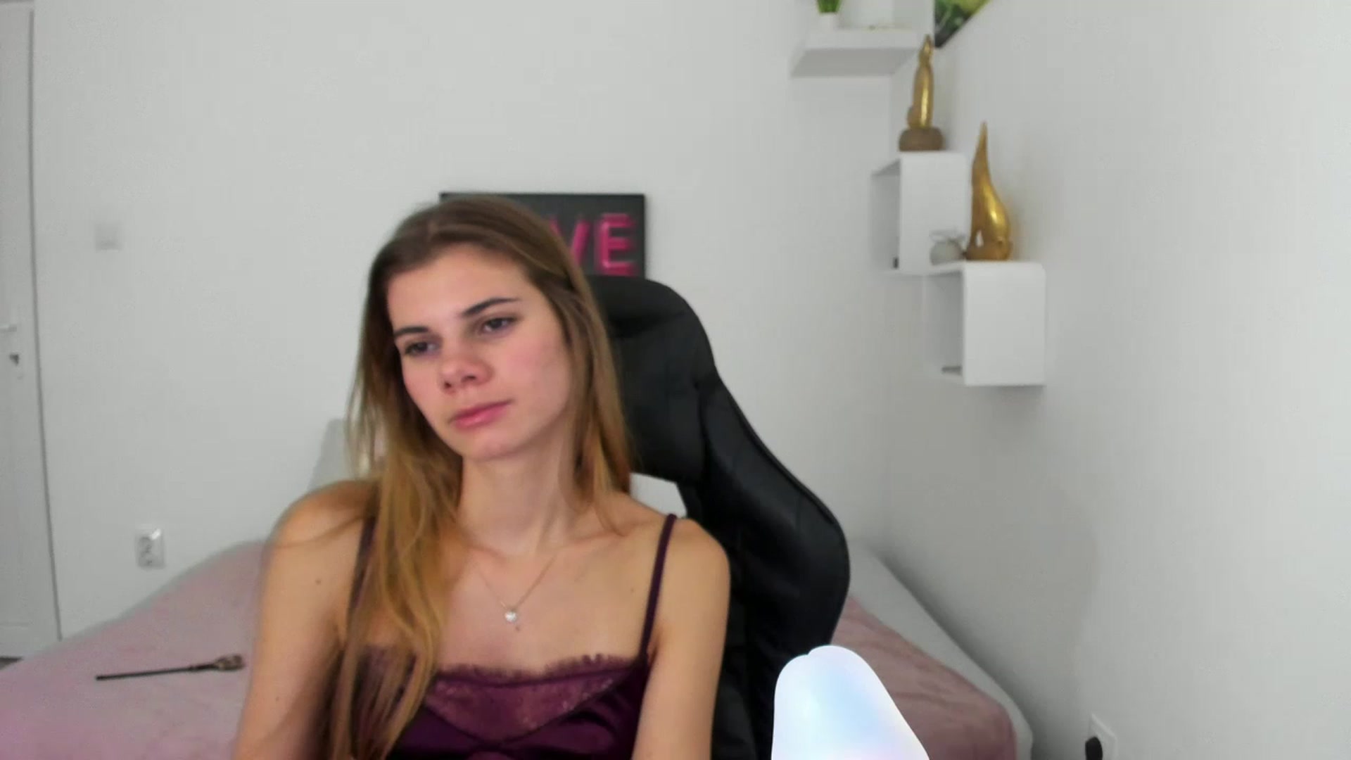 Gallery image thumbnail from RileyReid_18's myfreecams stream on, 12/11/2022, 17:54 image 11 of 20
