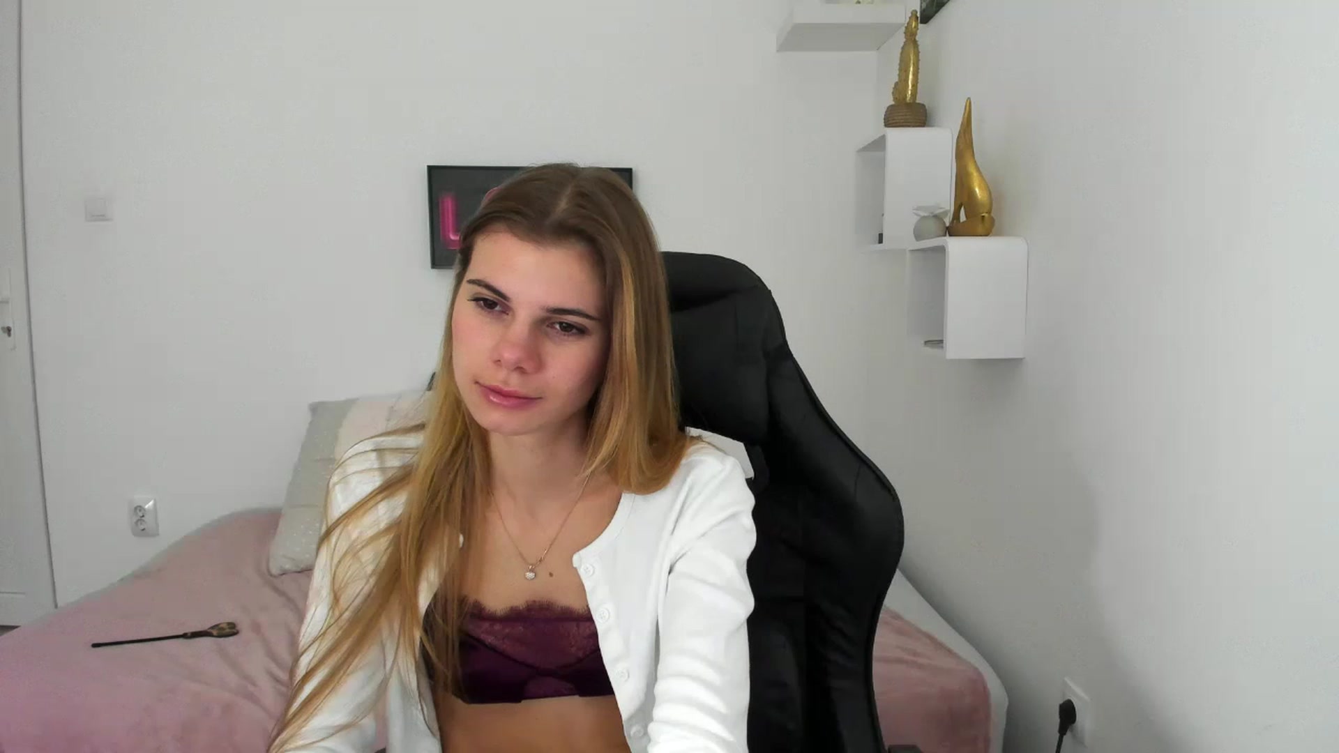 Gallery image thumbnail from RileyReid_18's myfreecams stream on, 12/11/2022, 19:38 image 2 of 20