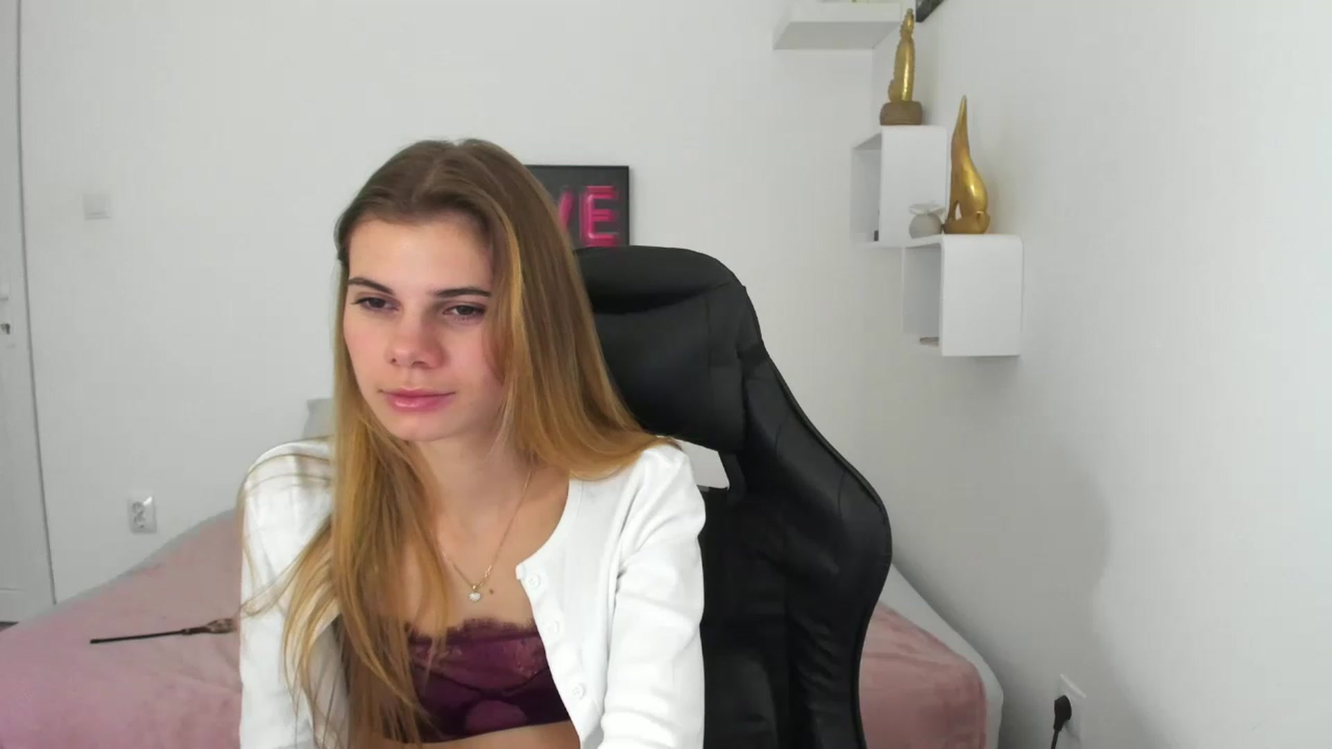 Gallery image thumbnail from RileyReid_18's myfreecams stream on, 12/11/2022, 19:38 image 5 of 20