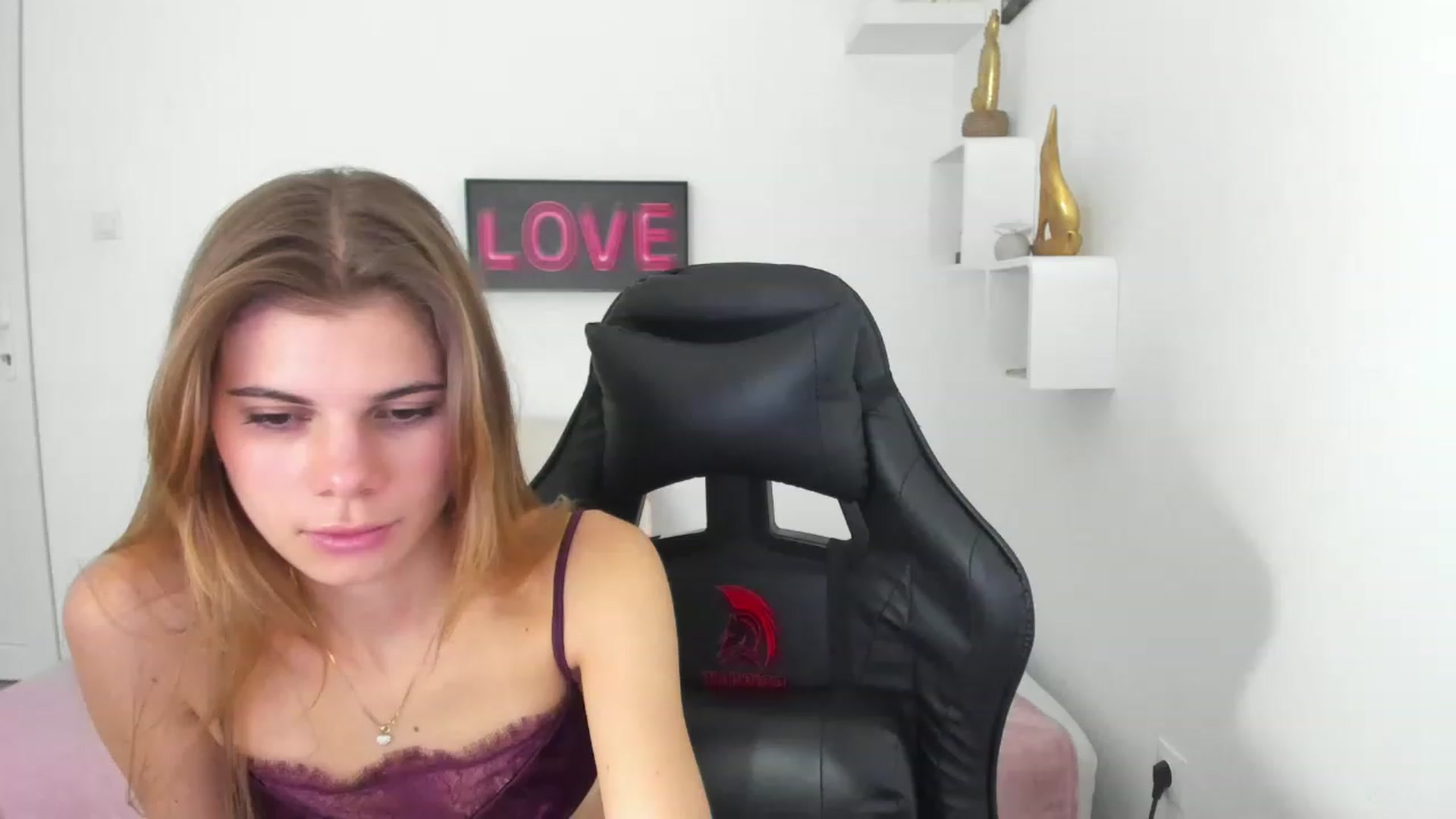 Gallery image thumbnail from RileyReid_18's myfreecams stream on, 12/11/2022, 19:57 image 6 of 20
