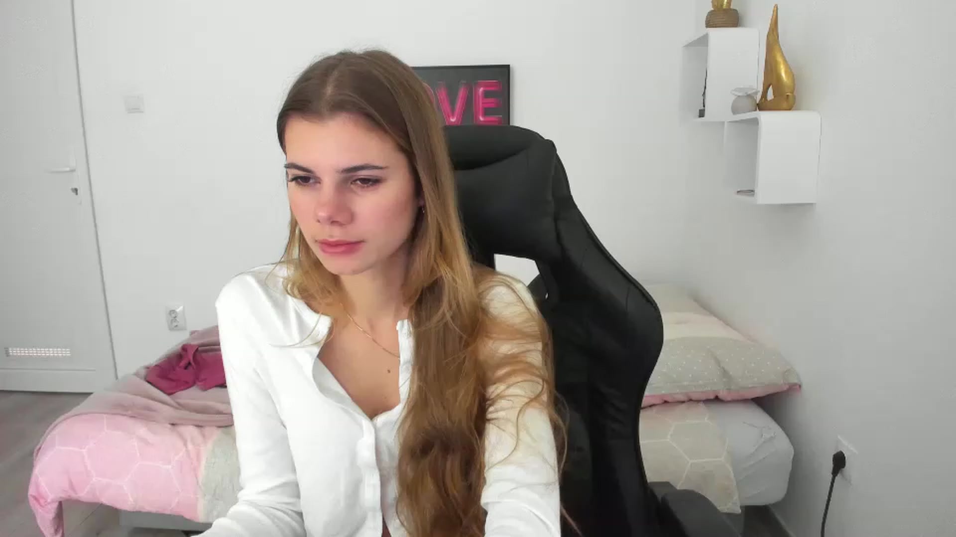 Gallery image thumbnail from RileyReid_18's myfreecams stream on, 12/16/2022, 14:07 image 2 of 20