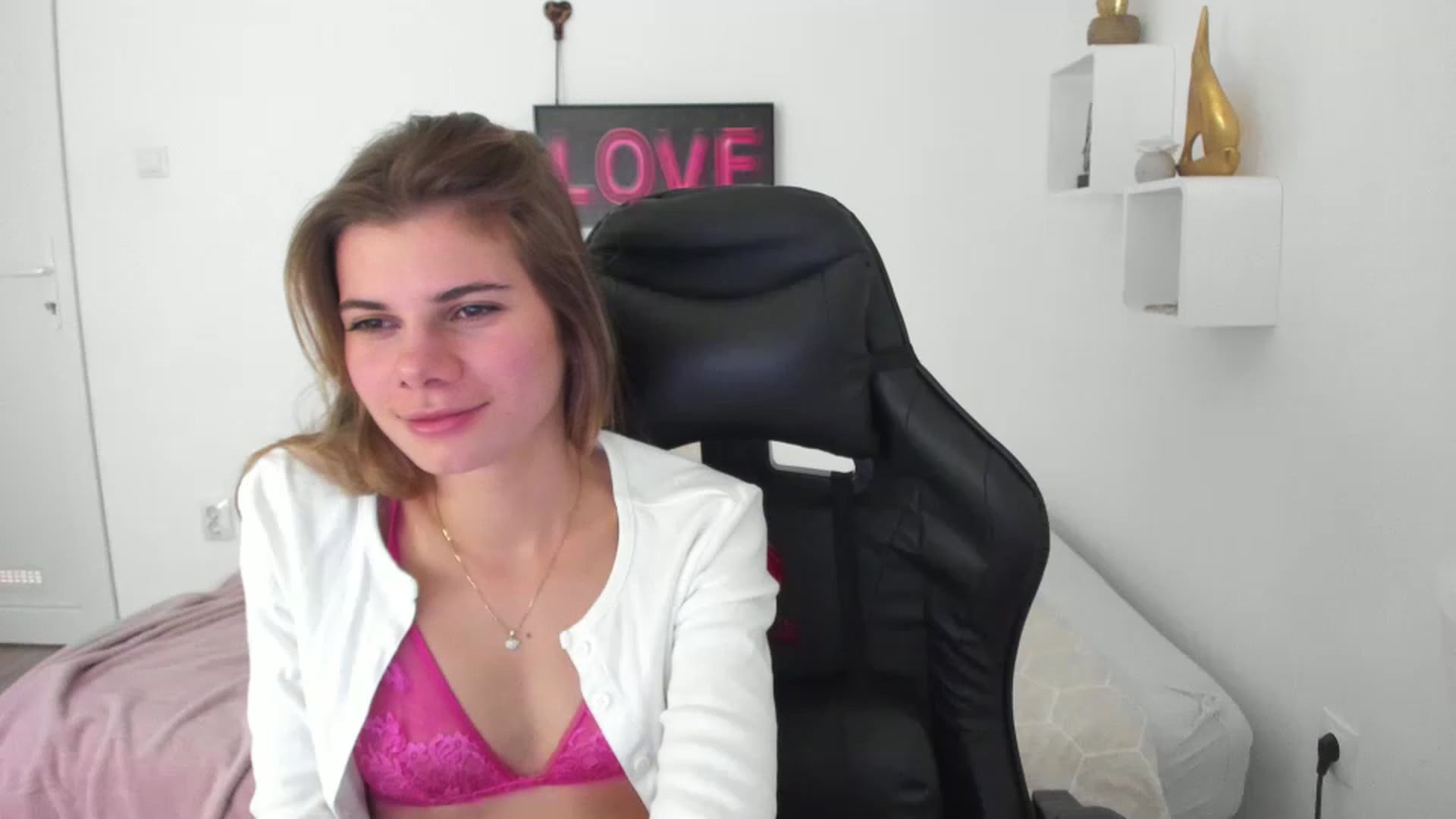 Gallery image thumbnail from RileyReid_18's myfreecams stream on, 12/21/2022, 15:14 image 4 of 20