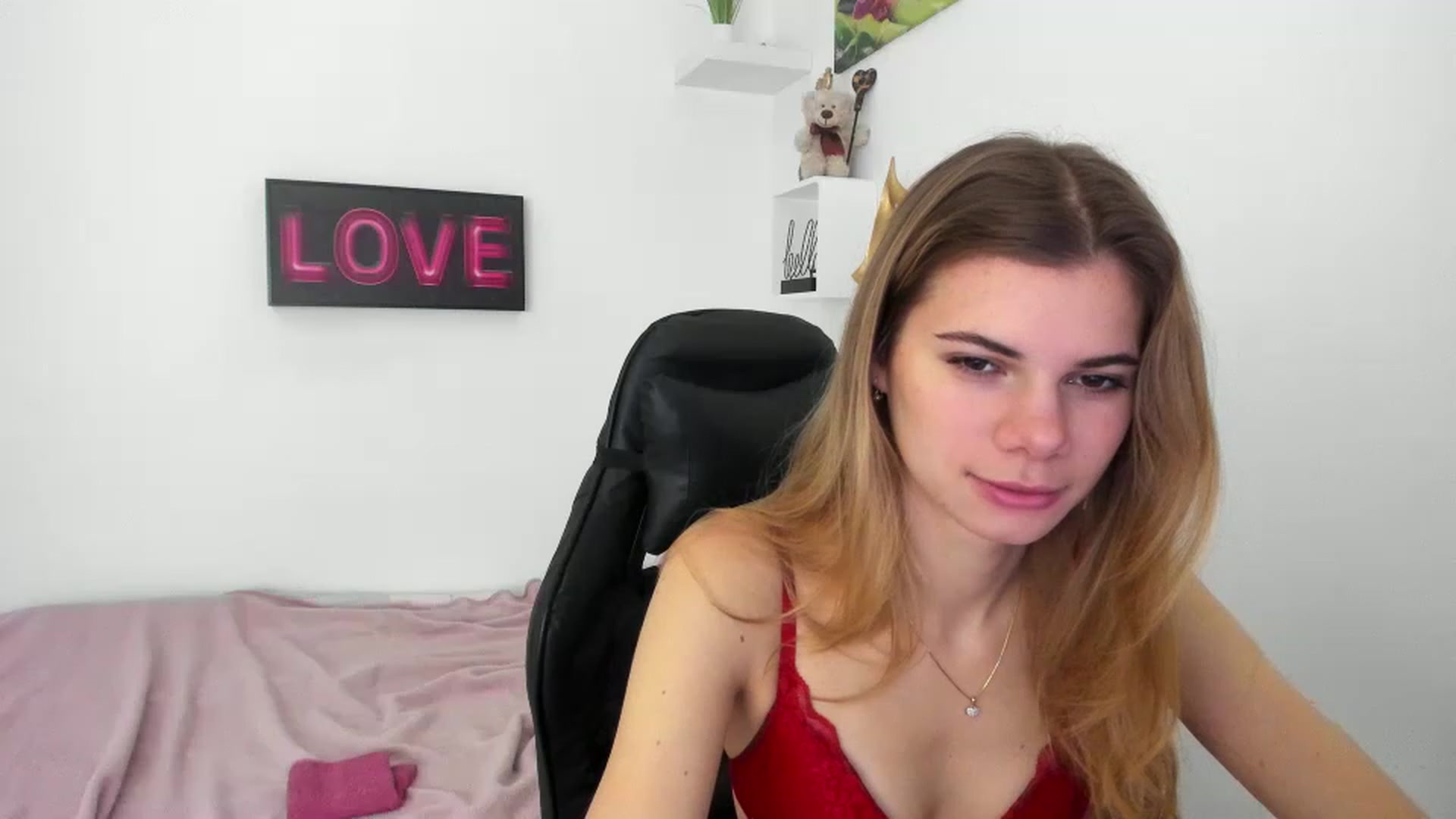 Gallery image thumbnail from RileyReid_18's myfreecams stream on, 12/24/2022, 09:07 image 9 of 20