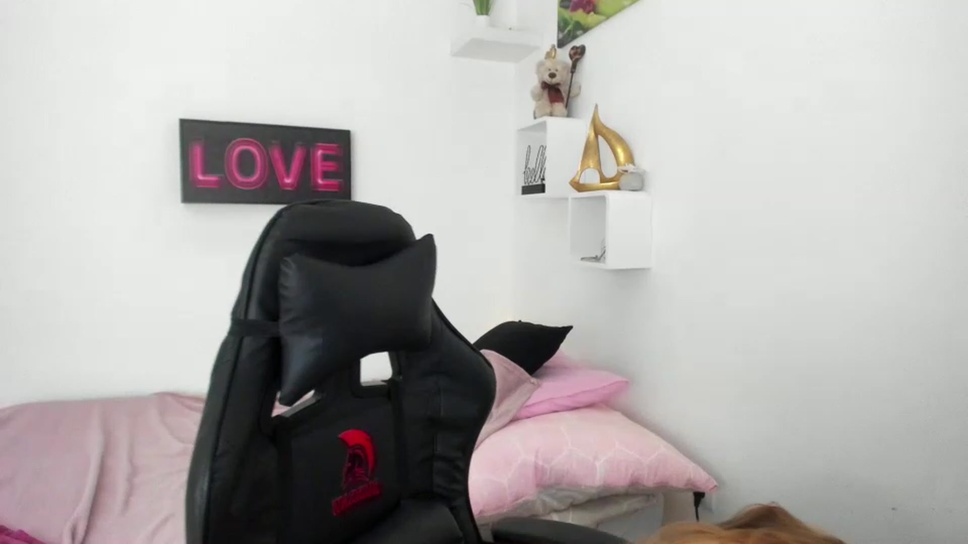 Gallery image thumbnail from RileyReid_18's myfreecams stream on, 12/24/2022, 09:07 image 11 of 20