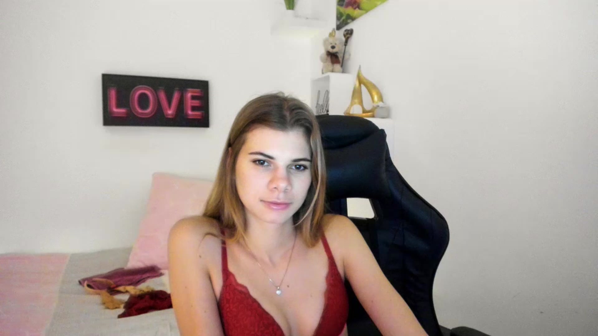 Gallery image thumbnail from RileyReid_18's myfreecams stream on, 12/24/2022, 12:52 image 19 of 20