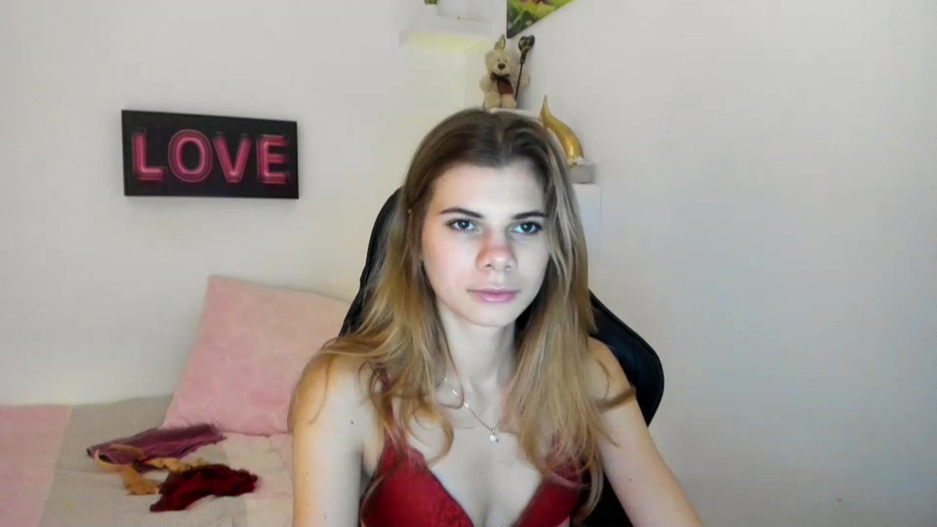 Gallery image thumbnail from RileyReid_18's myfreecams stream on, 12/24/2022, 12:52 image 10 of 20