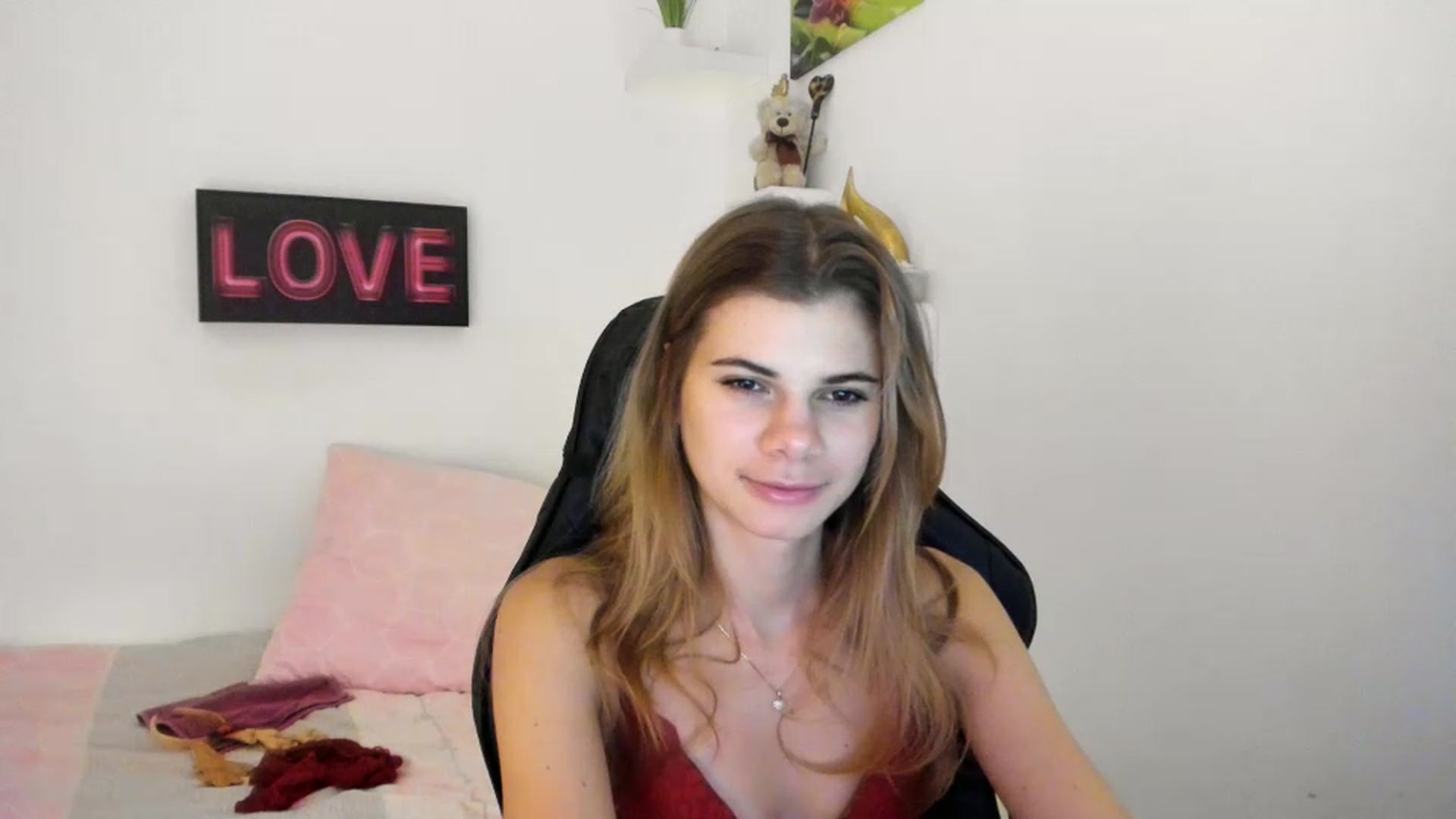 Gallery image thumbnail from RileyReid_18's myfreecams stream on, 12/24/2022, 12:52 image 12 of 20