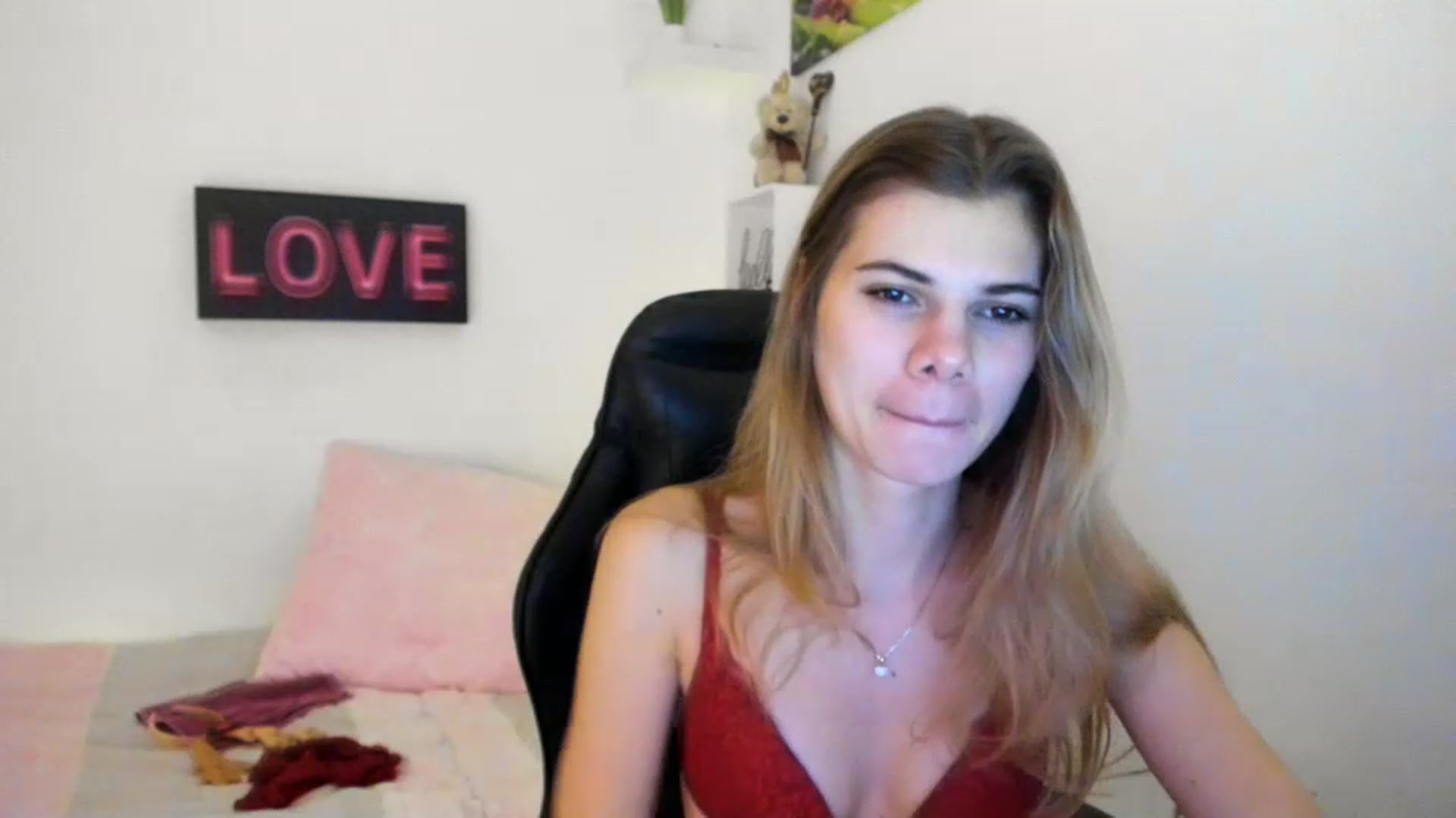 Gallery image thumbnail from RileyReid_18's myfreecams stream on, 12/24/2022, 12:52 image 15 of 20