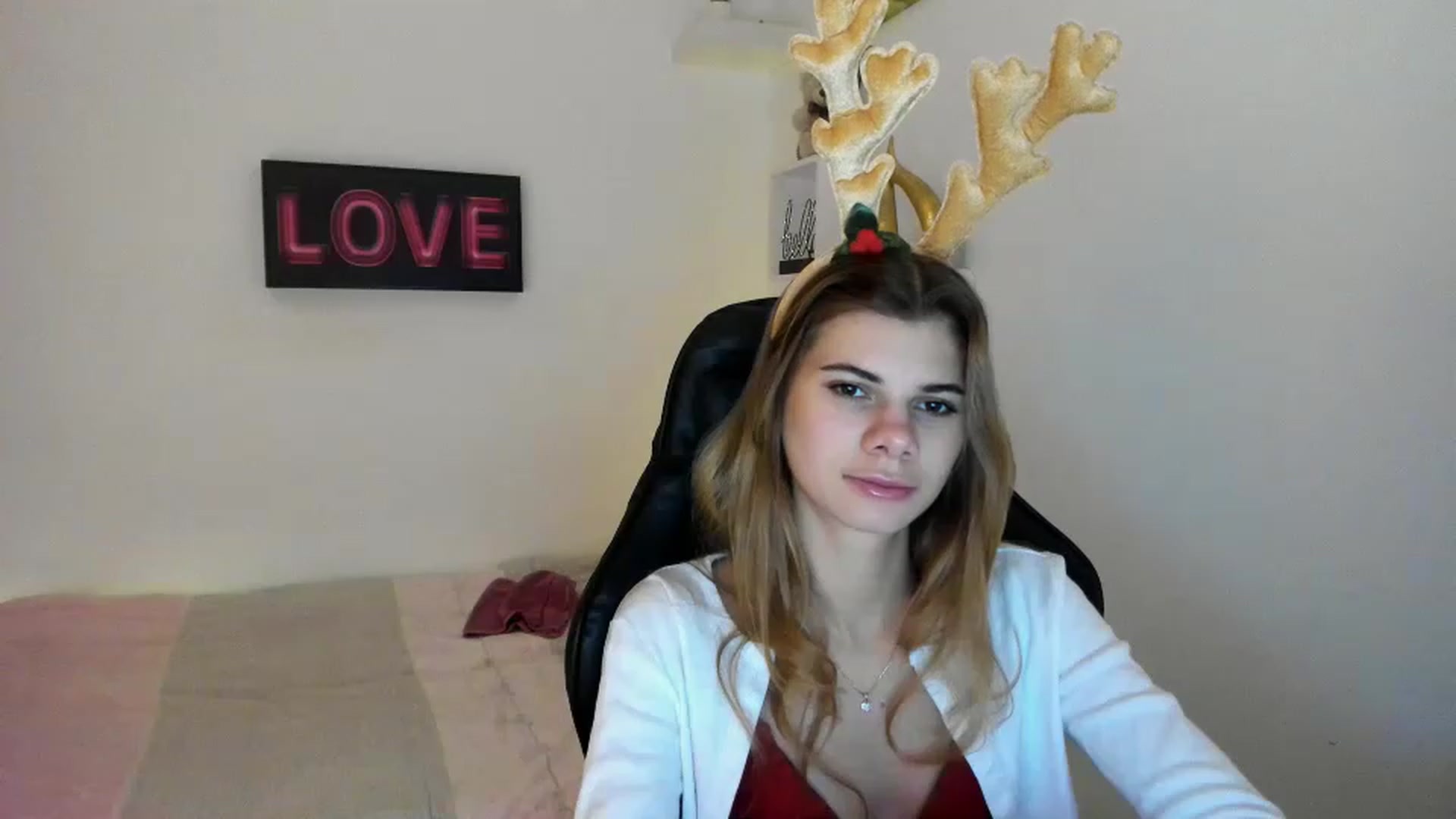 Gallery image thumbnail from RileyReid_18's myfreecams stream on, 12/24/2022, 12:52 image 2 of 20