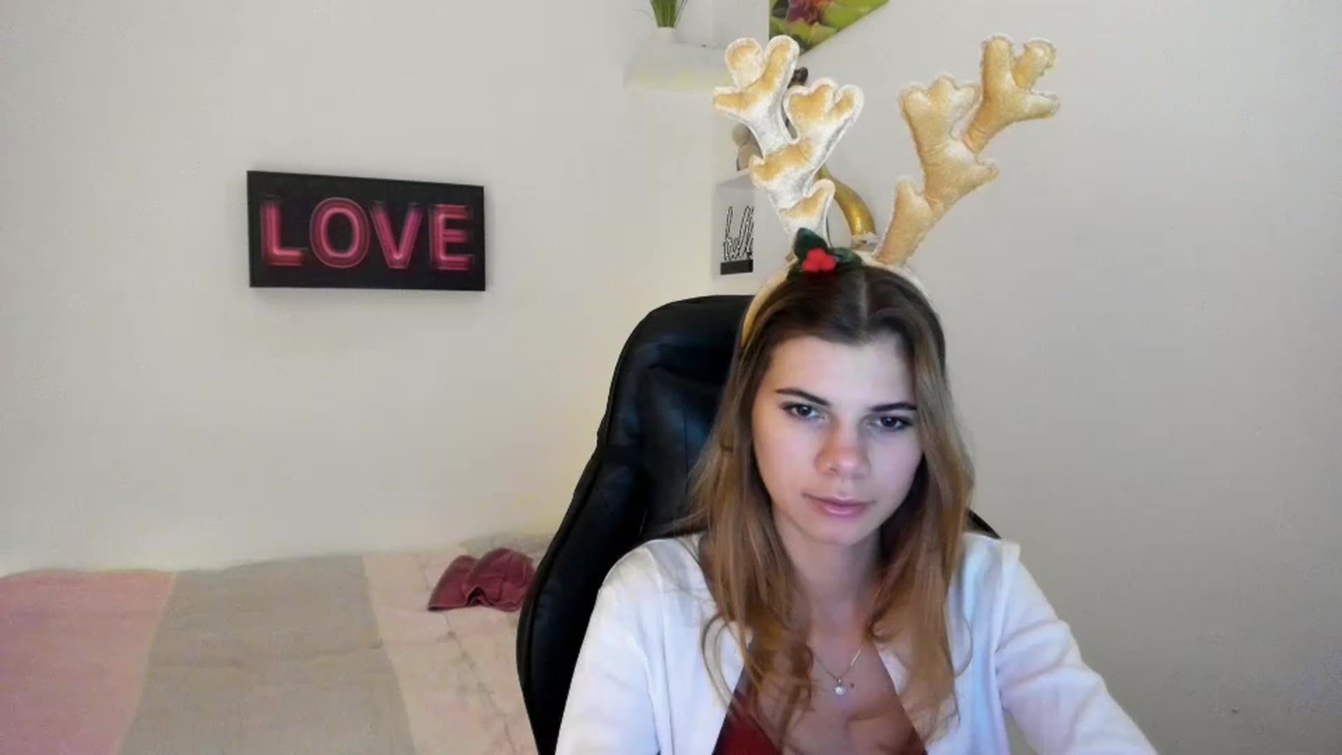 Gallery image thumbnail from RileyReid_18's myfreecams stream on, 12/24/2022, 12:52 image 3 of 20