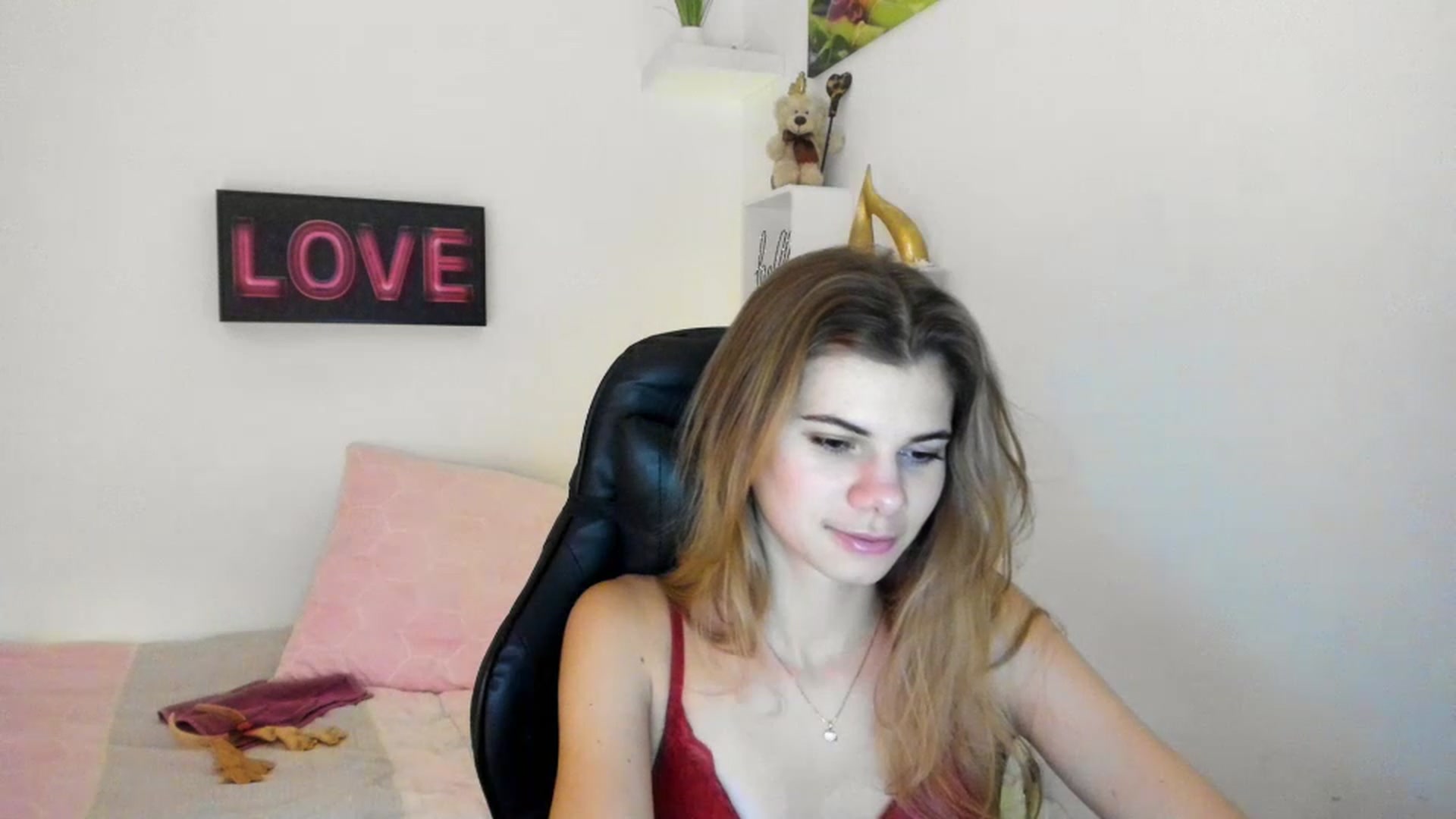 Gallery image thumbnail from RileyReid_18's myfreecams stream on, 12/24/2022, 12:52 image 7 of 20