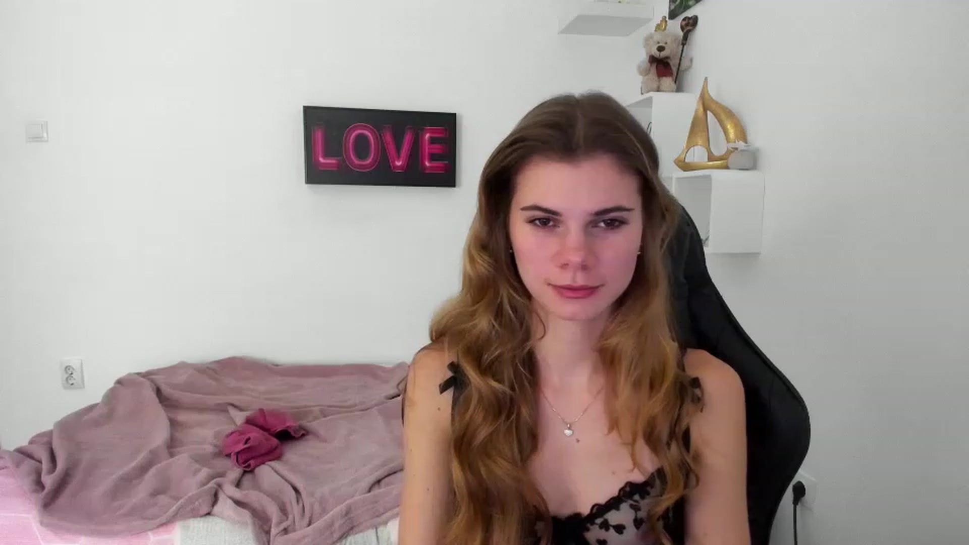 Gallery image thumbnail from RileyReid_18's myfreecams stream on, 12/28/2022, 15:40 image 5 of 20