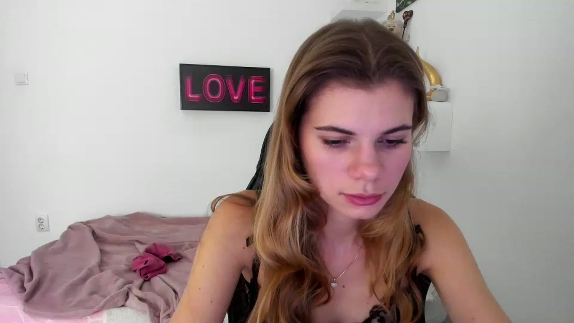 Gallery image thumbnail from RileyReid_18's myfreecams stream on, 12/28/2022, 15:40 image 6 of 20