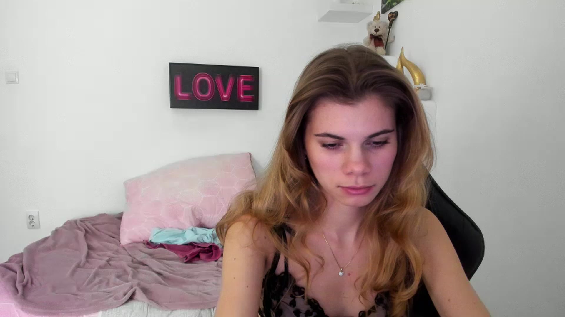 Gallery image thumbnail from RileyReid_18's myfreecams stream on, 12/28/2022, 17:59 image 8 of 20