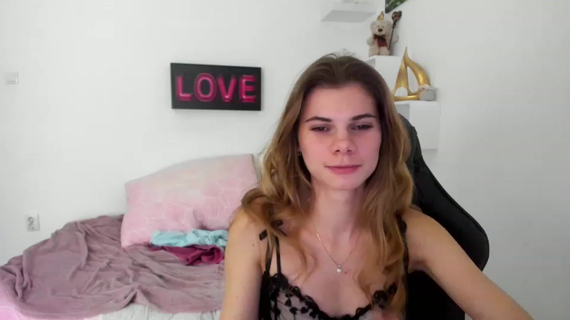 Gallery image thumbnail from RileyReid_18's myfreecams stream on, 12/28/2022, 17:59 image 9 of 20