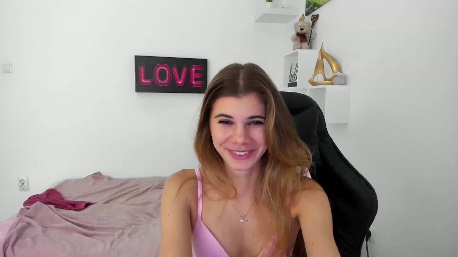 Gallery image thumbnail from RileyReid_18's myfreecams stream on, 12/29/2022, 14:07 image 8 of 20