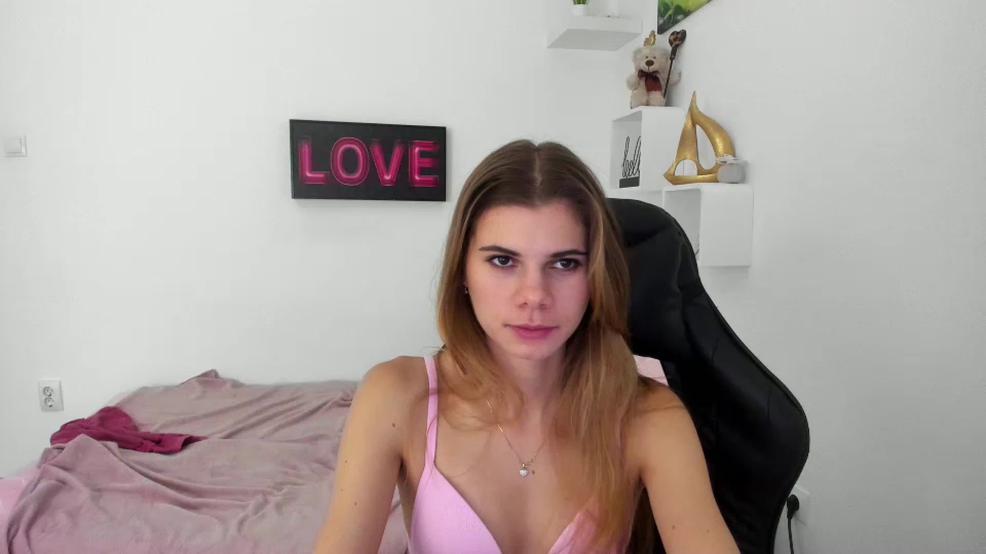 Gallery image thumbnail from RileyReid_18's myfreecams stream on, 12/29/2022, 14:07 image 12 of 20