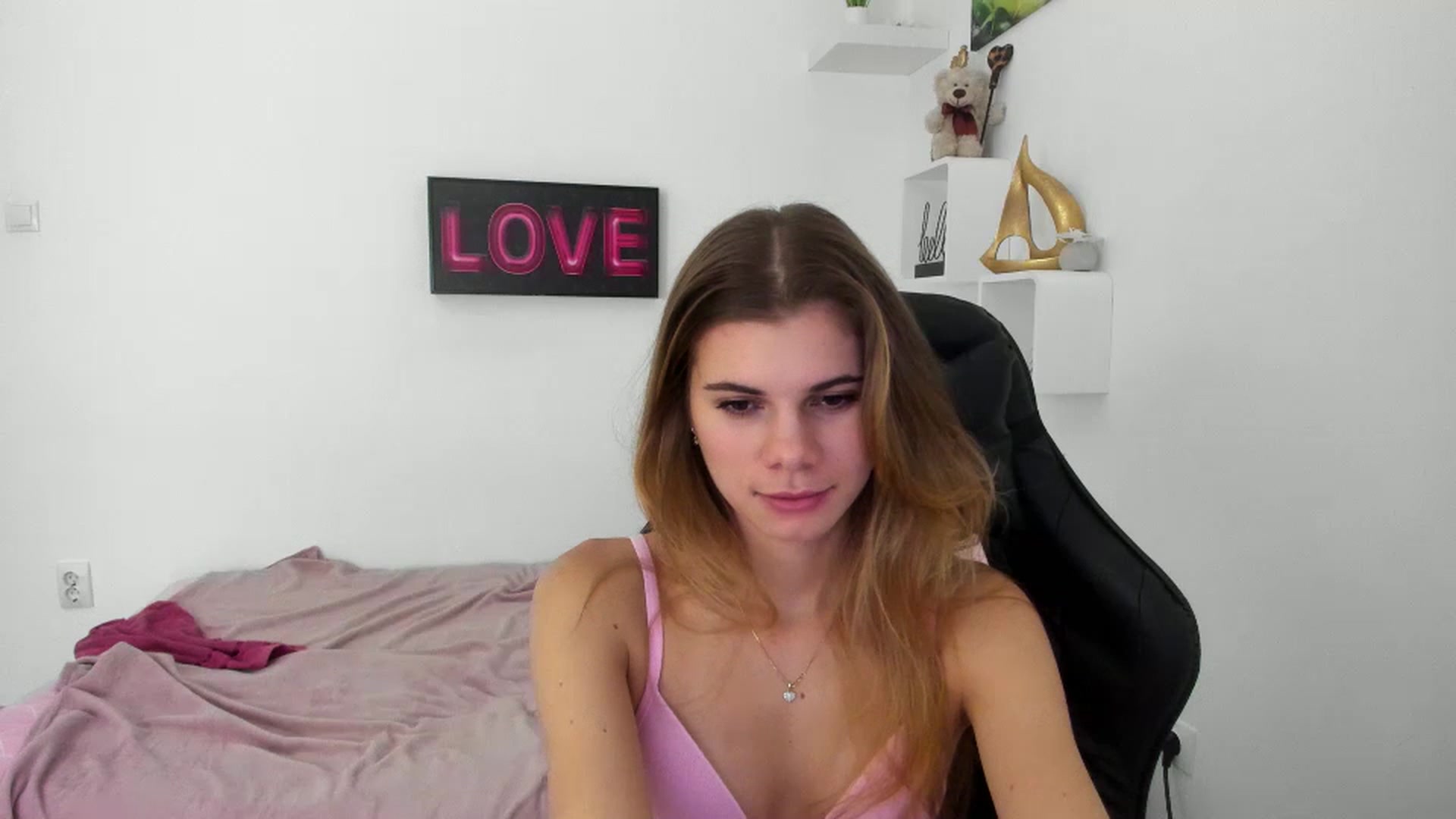 Gallery image thumbnail from RileyReid_18's myfreecams stream on, 12/29/2022, 14:07 image 5 of 20