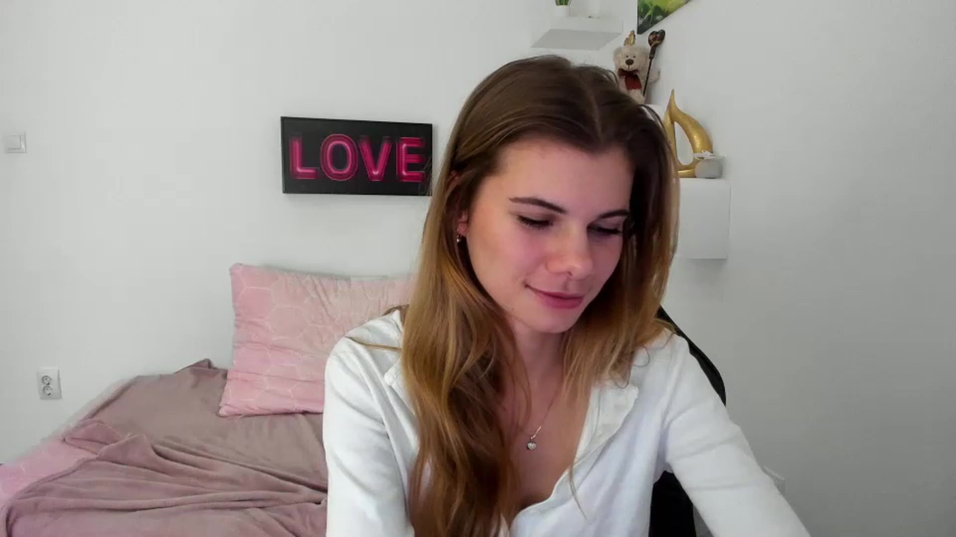 Gallery image thumbnail from RileyReid_18's myfreecams stream on, 12/29/2022, 16:23 image 10 of 20