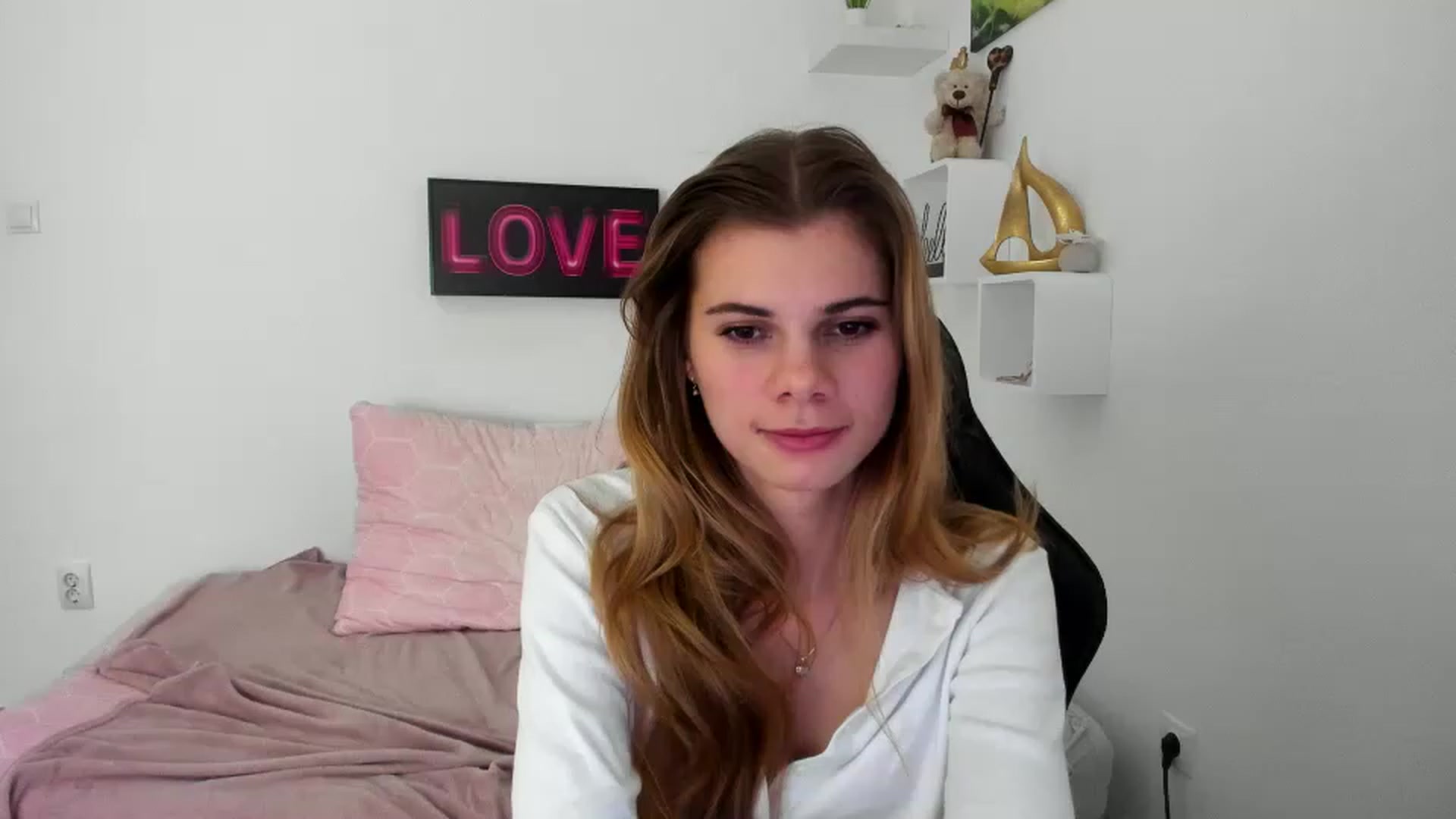 Gallery image thumbnail from RileyReid_18's myfreecams stream on, 12/29/2022, 16:23 image 11 of 20