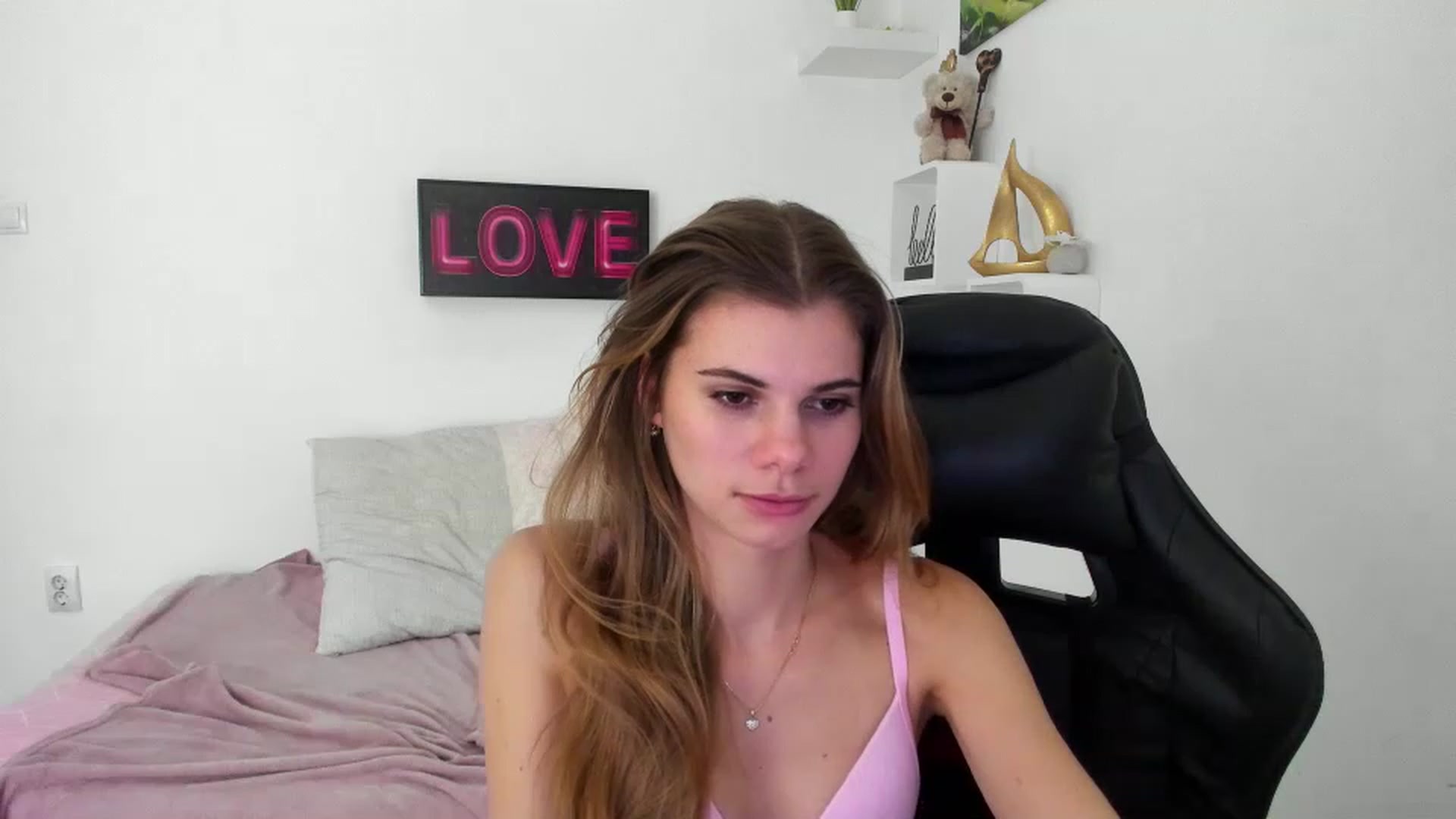 Gallery image thumbnail from RileyReid_18's myfreecams stream on, 12/29/2022, 17:33 image 15 of 20
