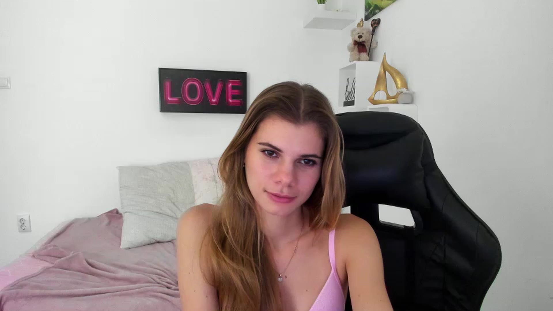 Gallery image thumbnail from RileyReid_18's myfreecams stream on, 12/29/2022, 17:33 image 19 of 20