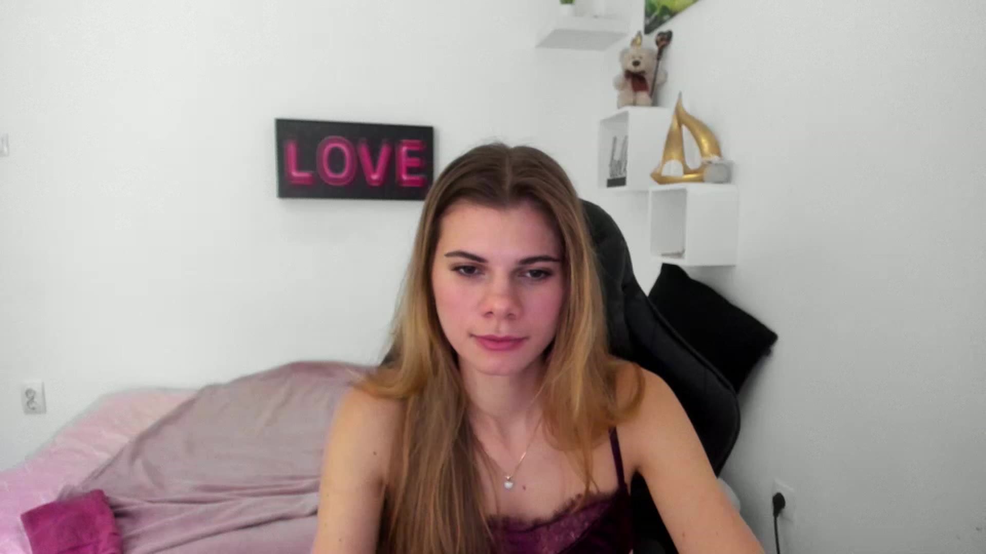 Gallery image thumbnail from RileyReid_18's myfreecams stream on, 12/30/2022, 14:00 image 19 of 20