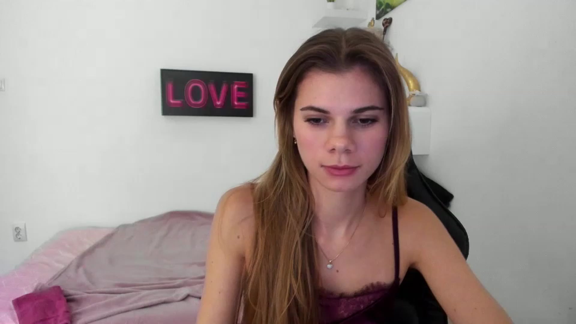 Gallery image thumbnail from RileyReid_18's myfreecams stream on, 12/30/2022, 14:00 image 6 of 20