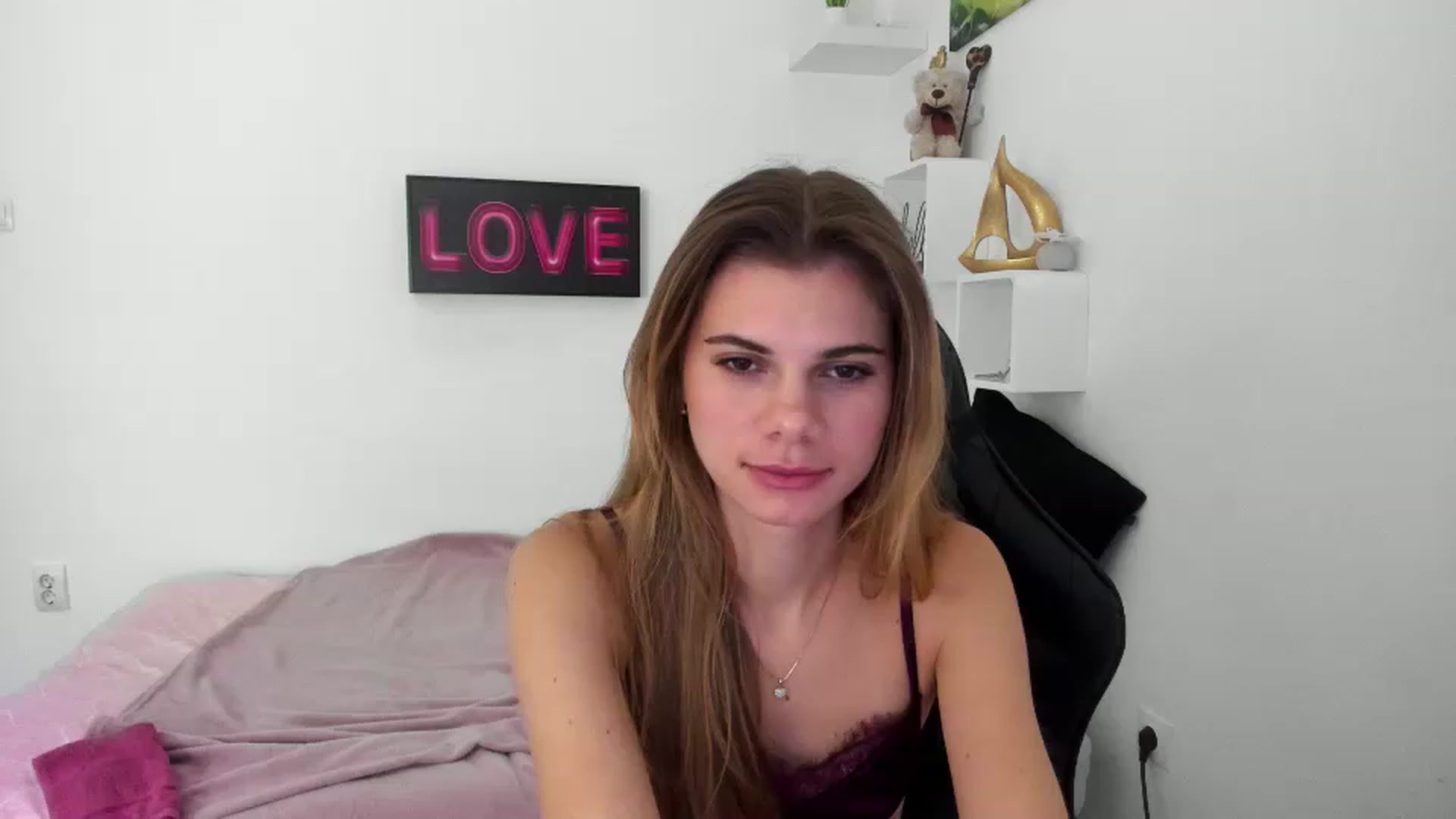 Gallery image thumbnail from RileyReid_18's myfreecams stream on, 12/30/2022, 14:00 image 7 of 20