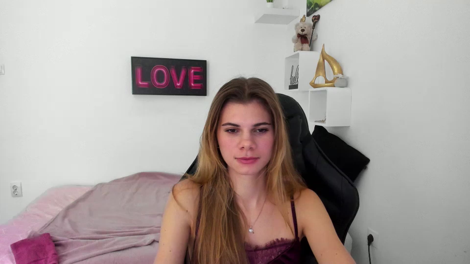 Gallery image thumbnail from RileyReid_18's myfreecams stream on, 12/30/2022, 14:00 image 11 of 20