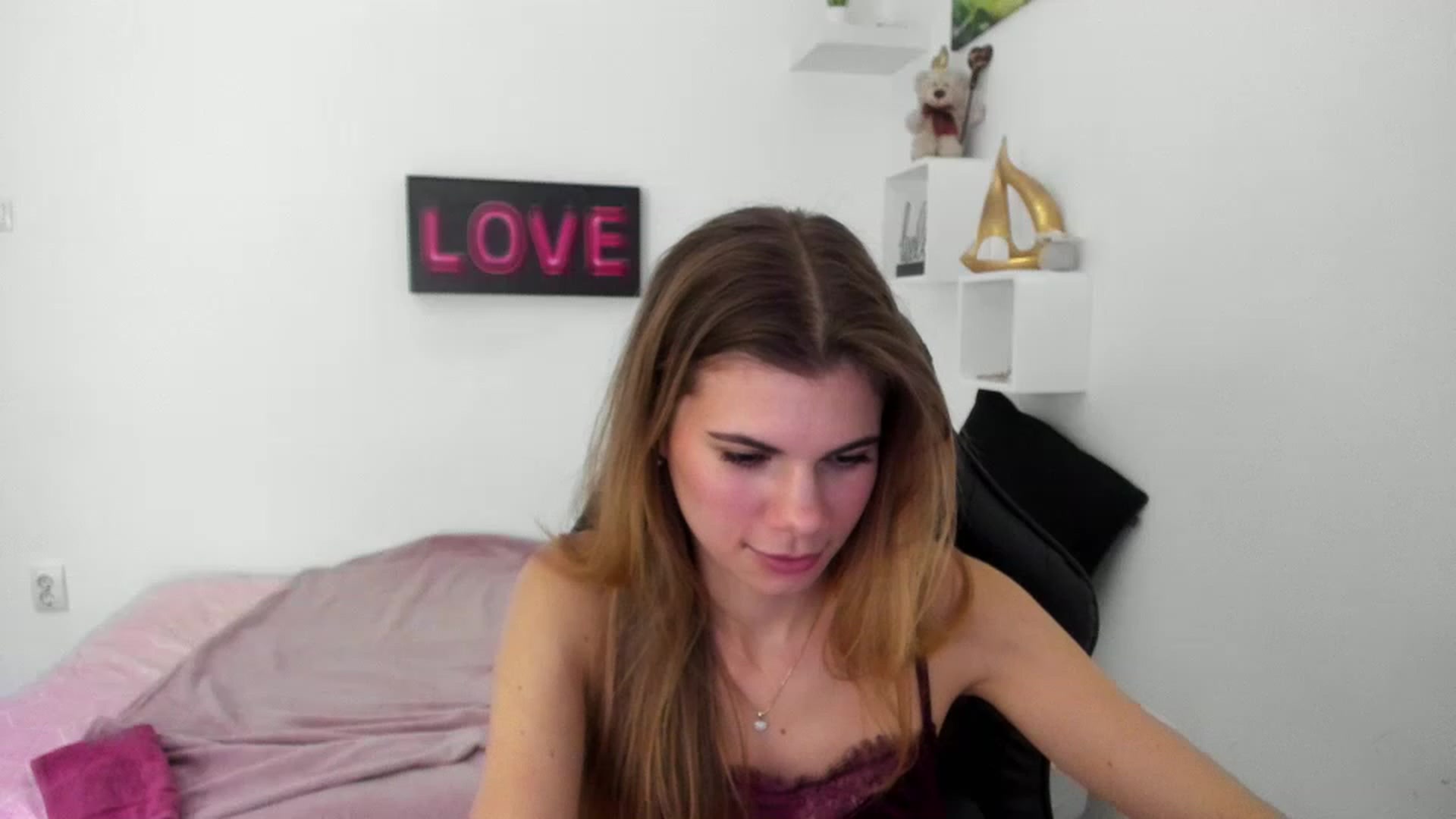 Gallery image thumbnail from RileyReid_18's myfreecams stream on, 12/30/2022, 14:00 image 20 of 20